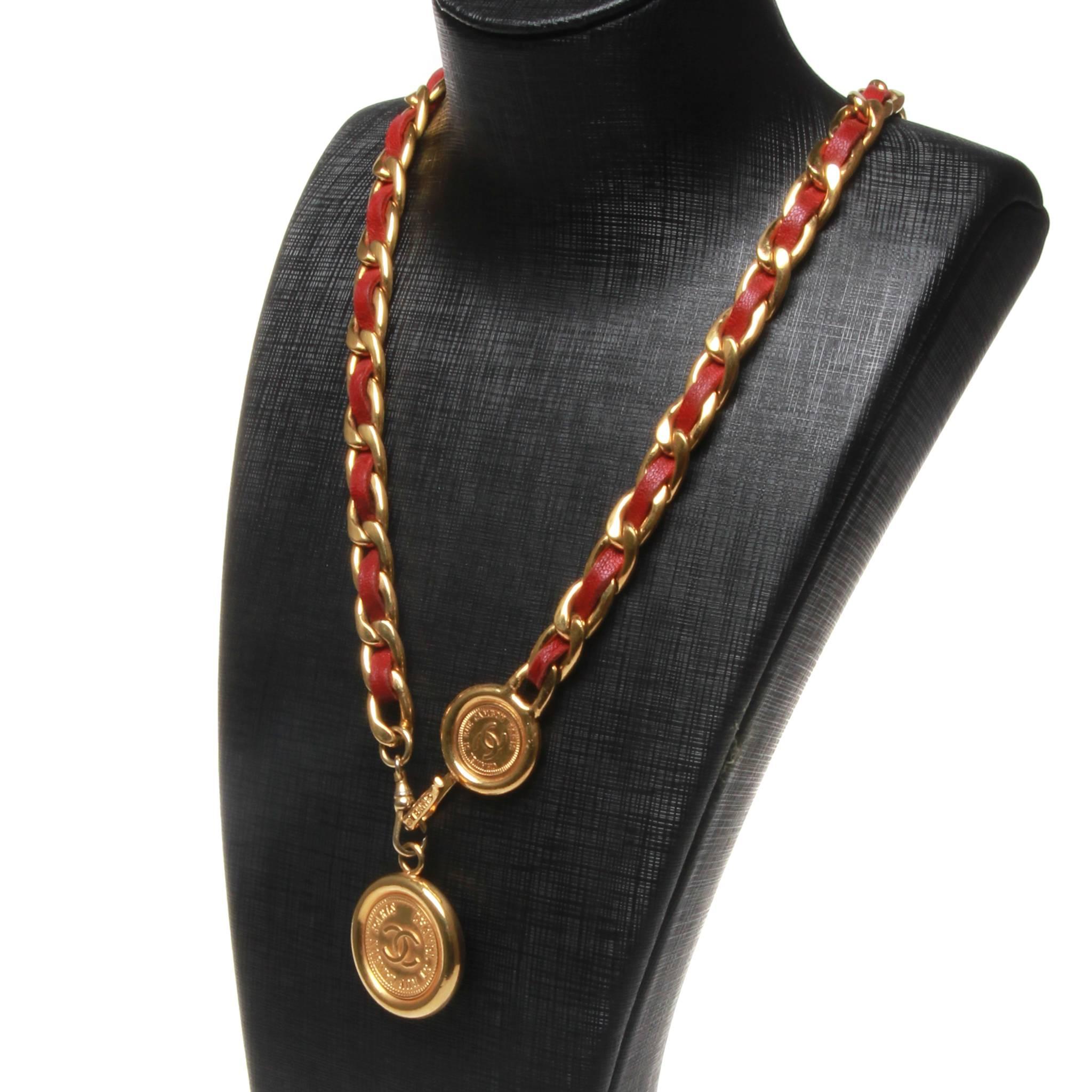 Vintage 80s Chanel necklace with a coin pendant. Opera length chain is interwoven with red leather. Feature coin hook closure at one end as well as a small lobster claw at the other. 

Pendant - 1.25