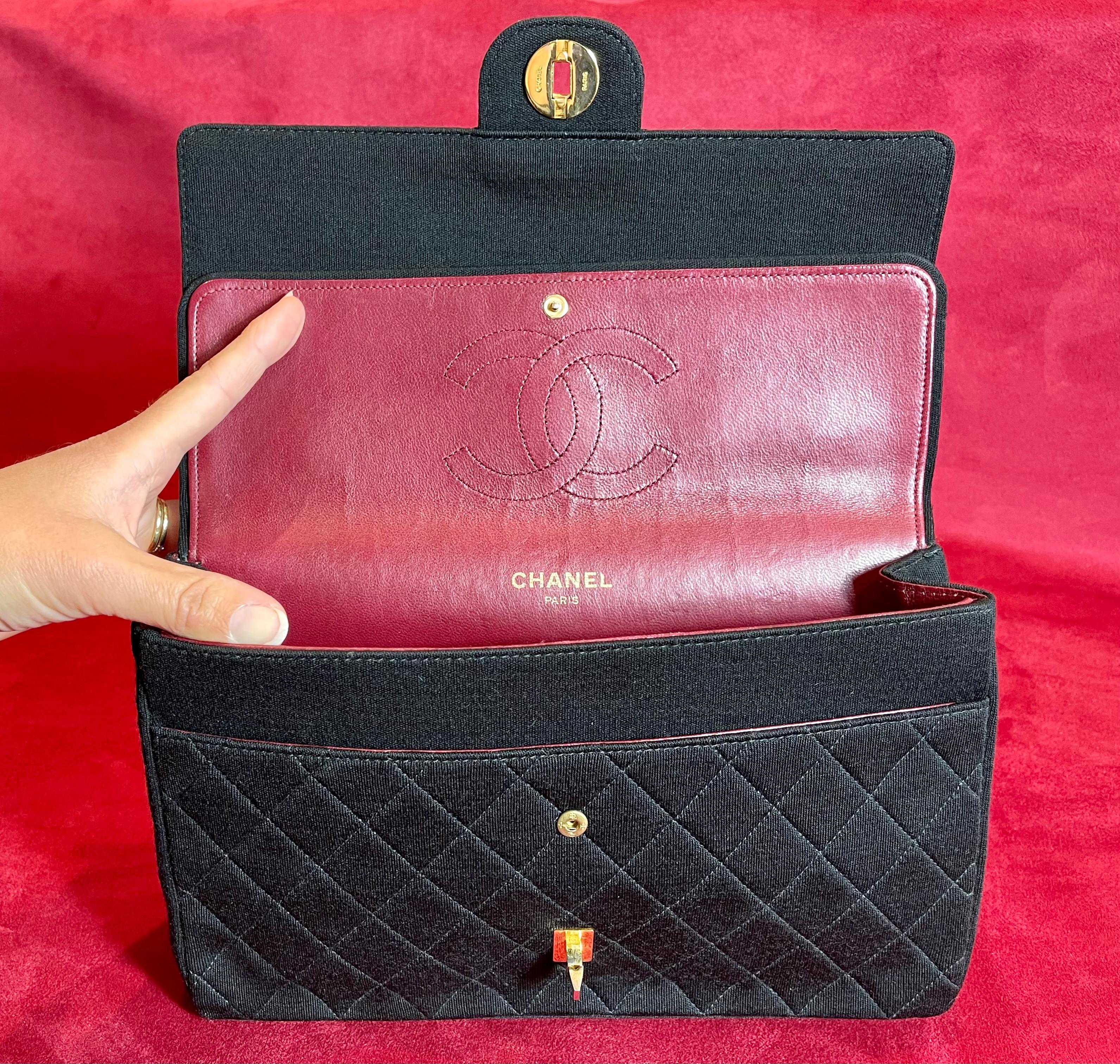 Metal Chanel Vintage, Timeless Black Quilted Jersey Handbag