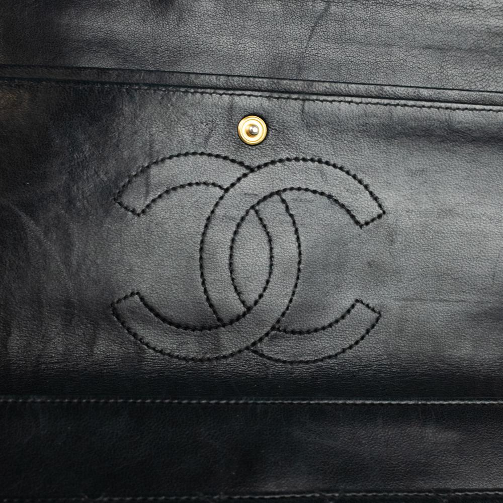 Chanel, Vintage Timeless in black leather For Sale 3