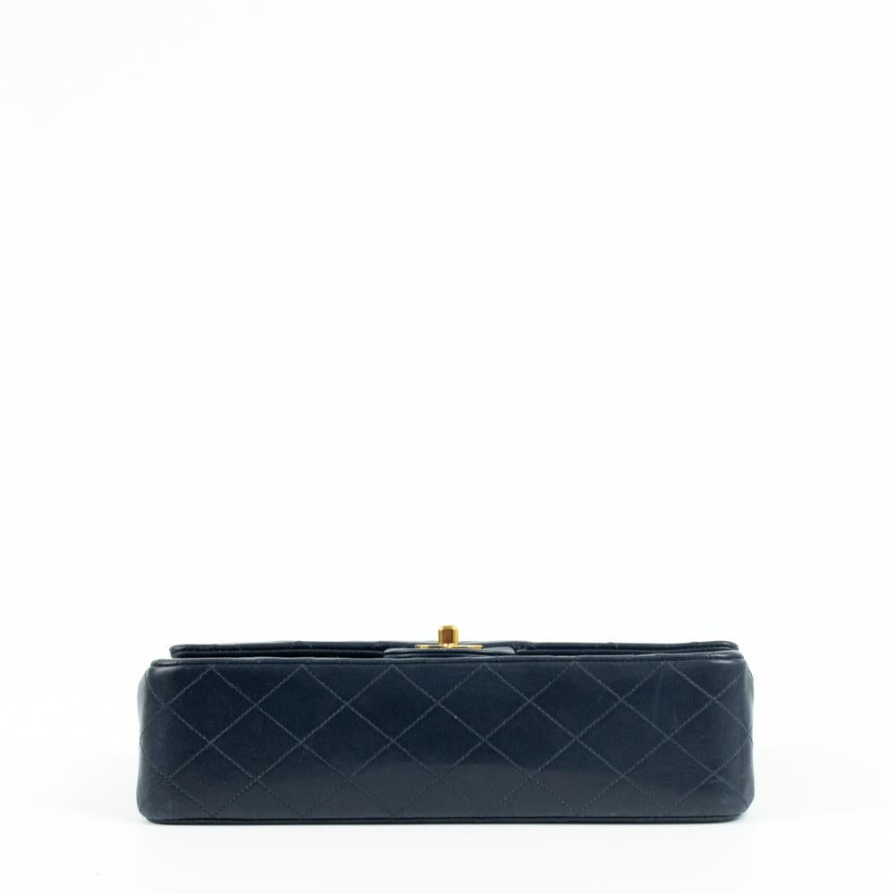 Chanel, Vintage Timeless in navy blue In Good Condition In Clichy, FR