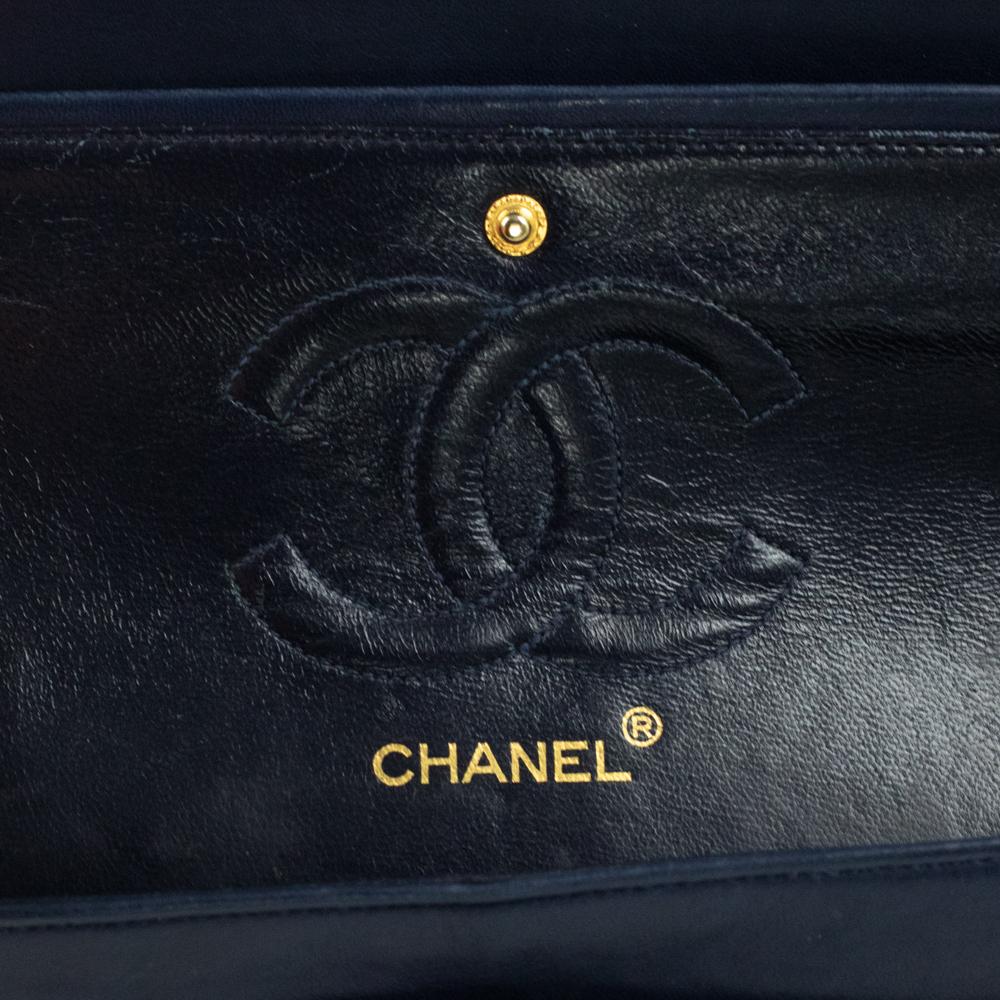 Chanel, Vintage Timeless in navy blue 3