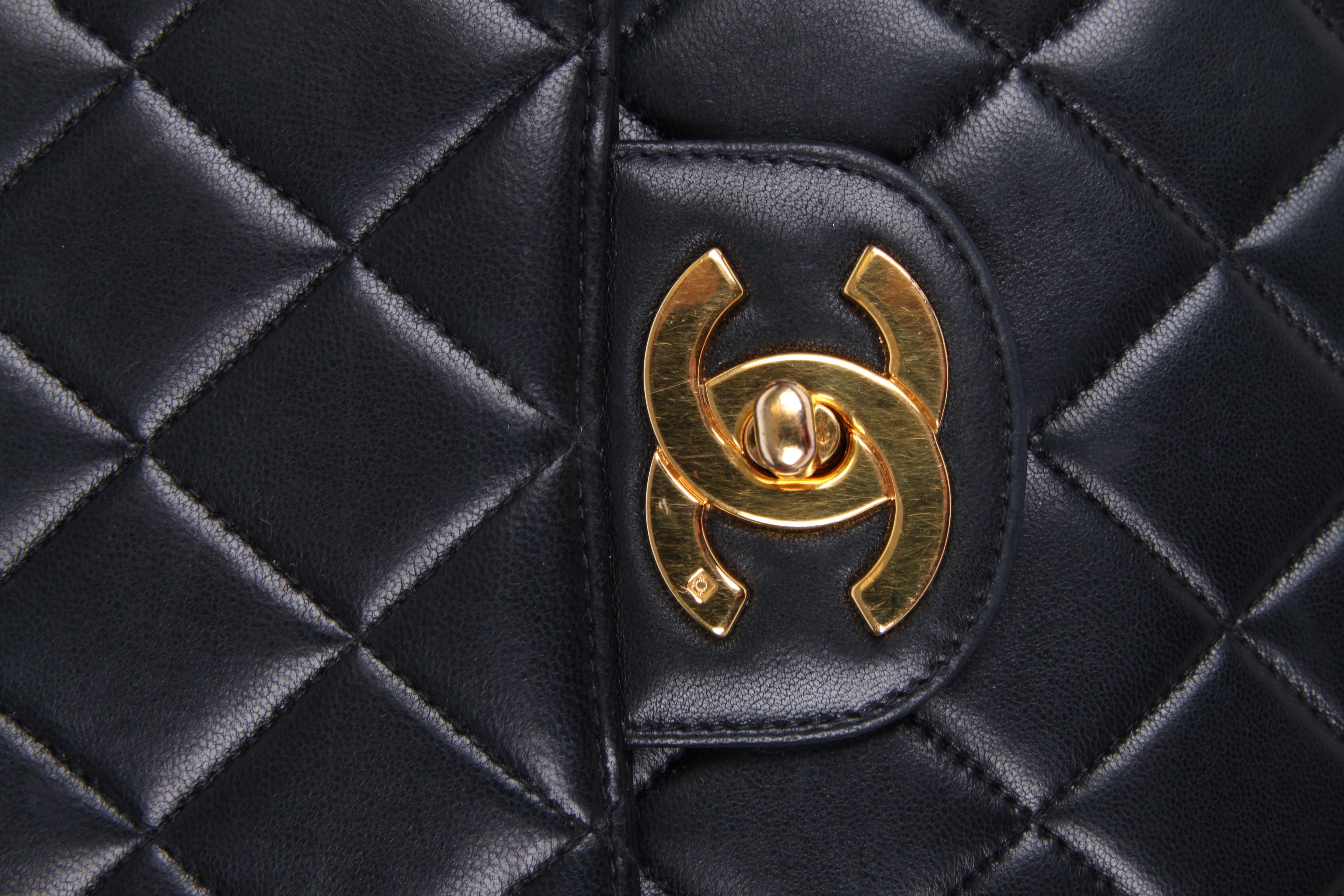 Chanel Vintage Timeless Jumbo Single Flap Bag - black/gold For Sale 3