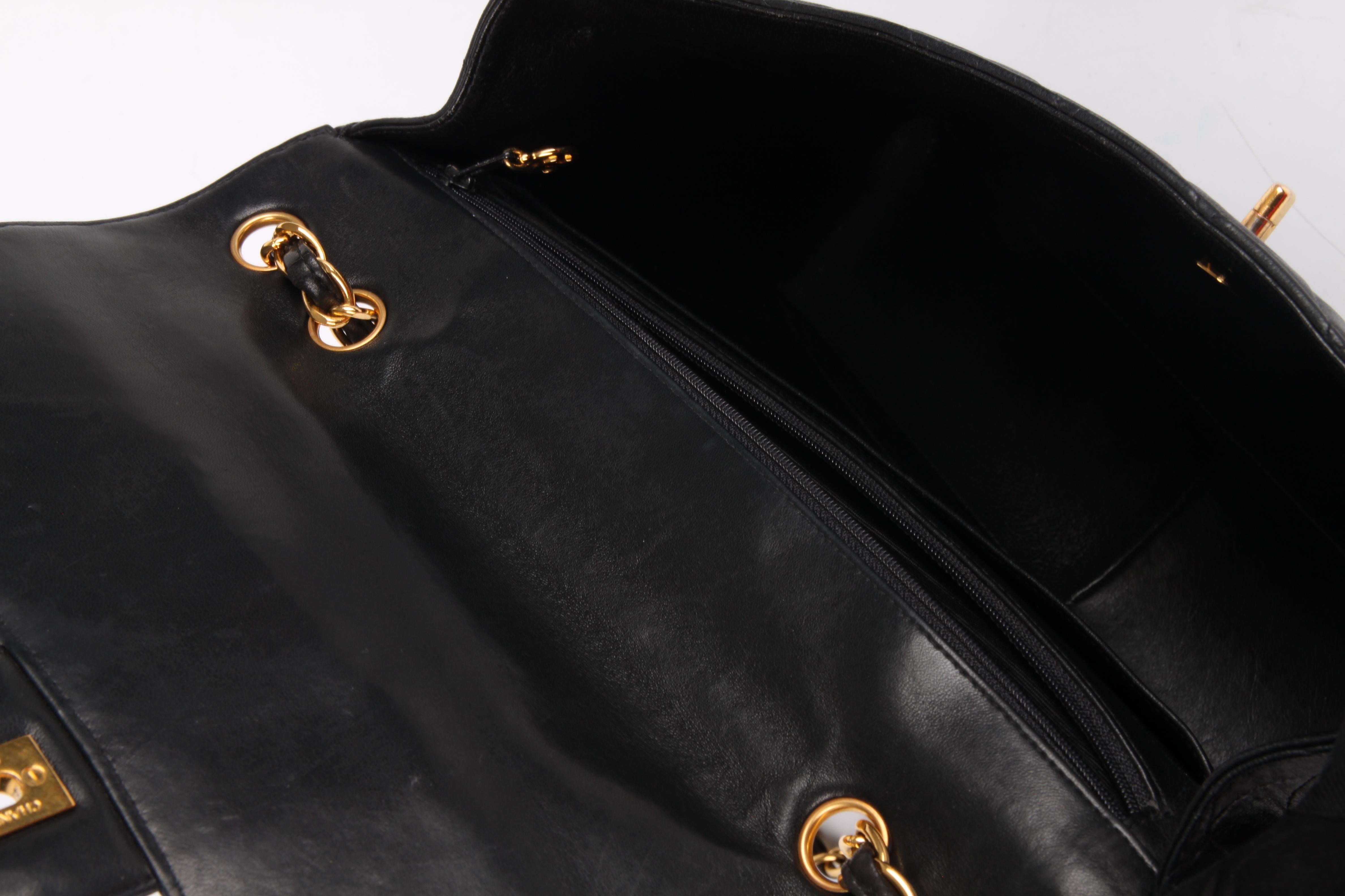 Chanel Vintage Timeless Jumbo Single Flap Bag - black/gold For Sale 4