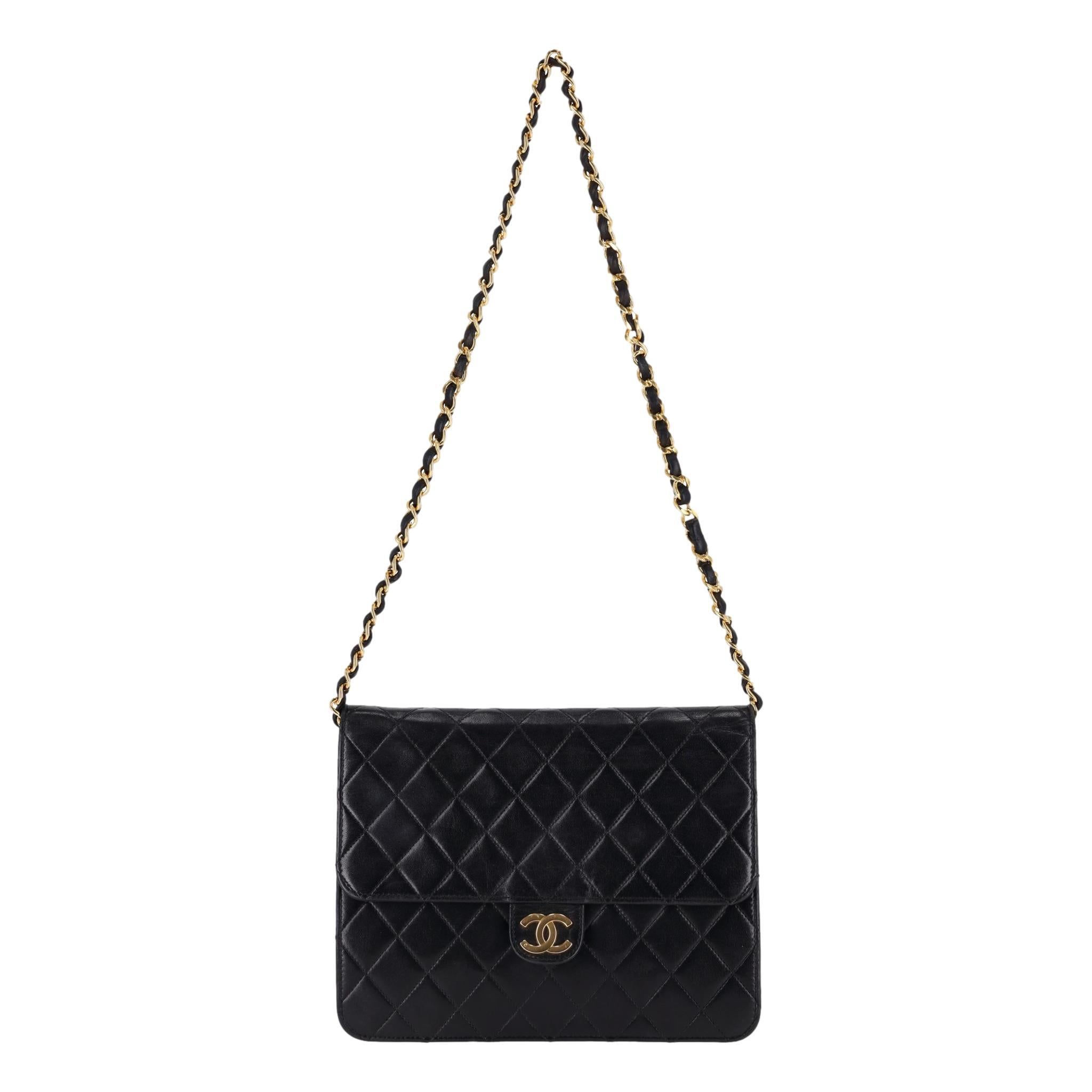 Chanel Vintage Timeless Single Flap Small Lambskin Leather Bag

Black smooth lambskin leather bag detailed with signature quilted diamond stitching.

Featuring 24k gold plated 'CC' twist lock closure and leather/gold entwined chain shoulder