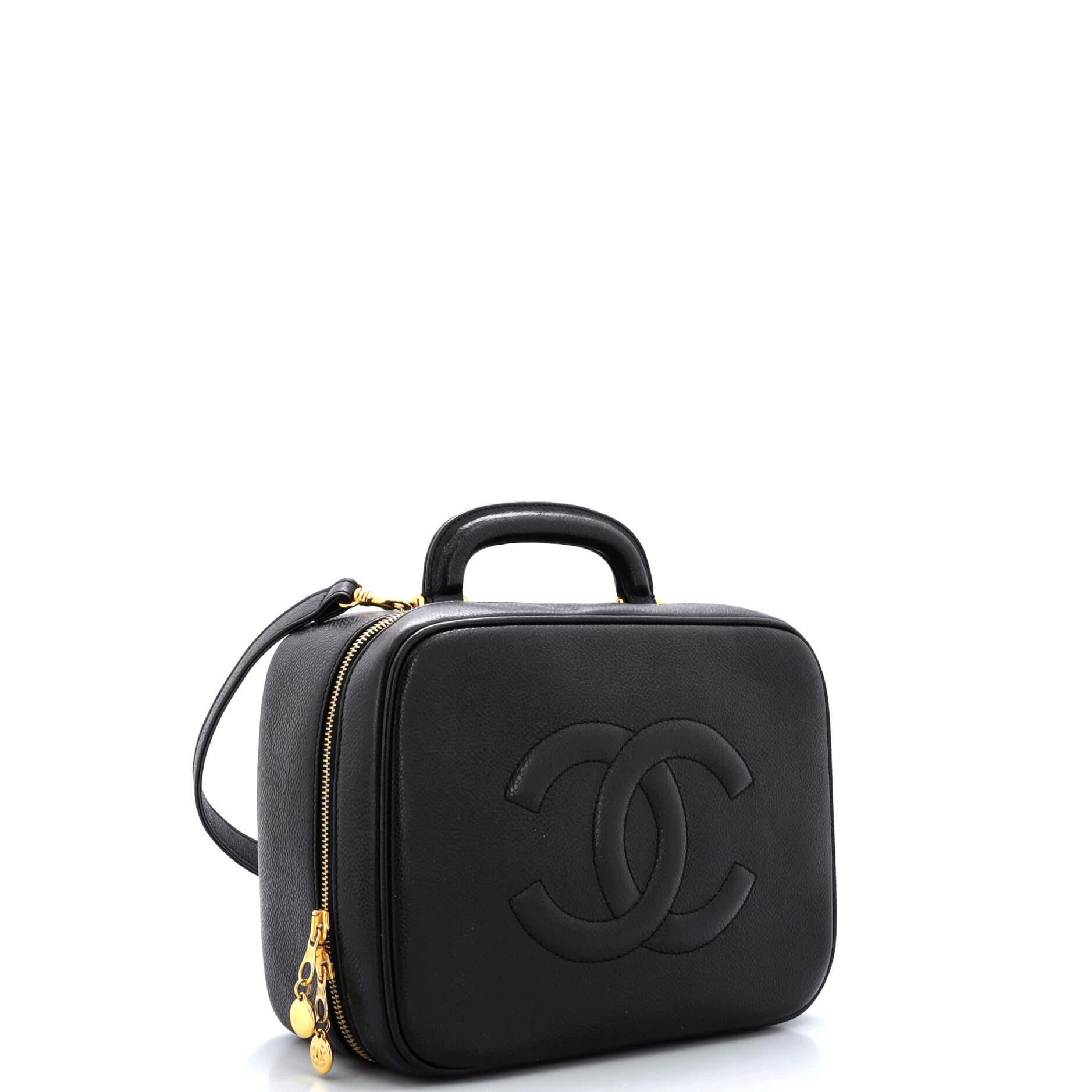 Chanel Vintage Timeless Zip Around Vanity Case Caviar Medium In Good Condition For Sale In NY, NY