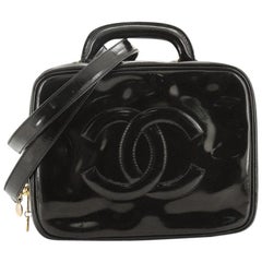 Vanity-case en cuir verni:: petit modèle:: vintage intemporel à fermeture éclair Chanel