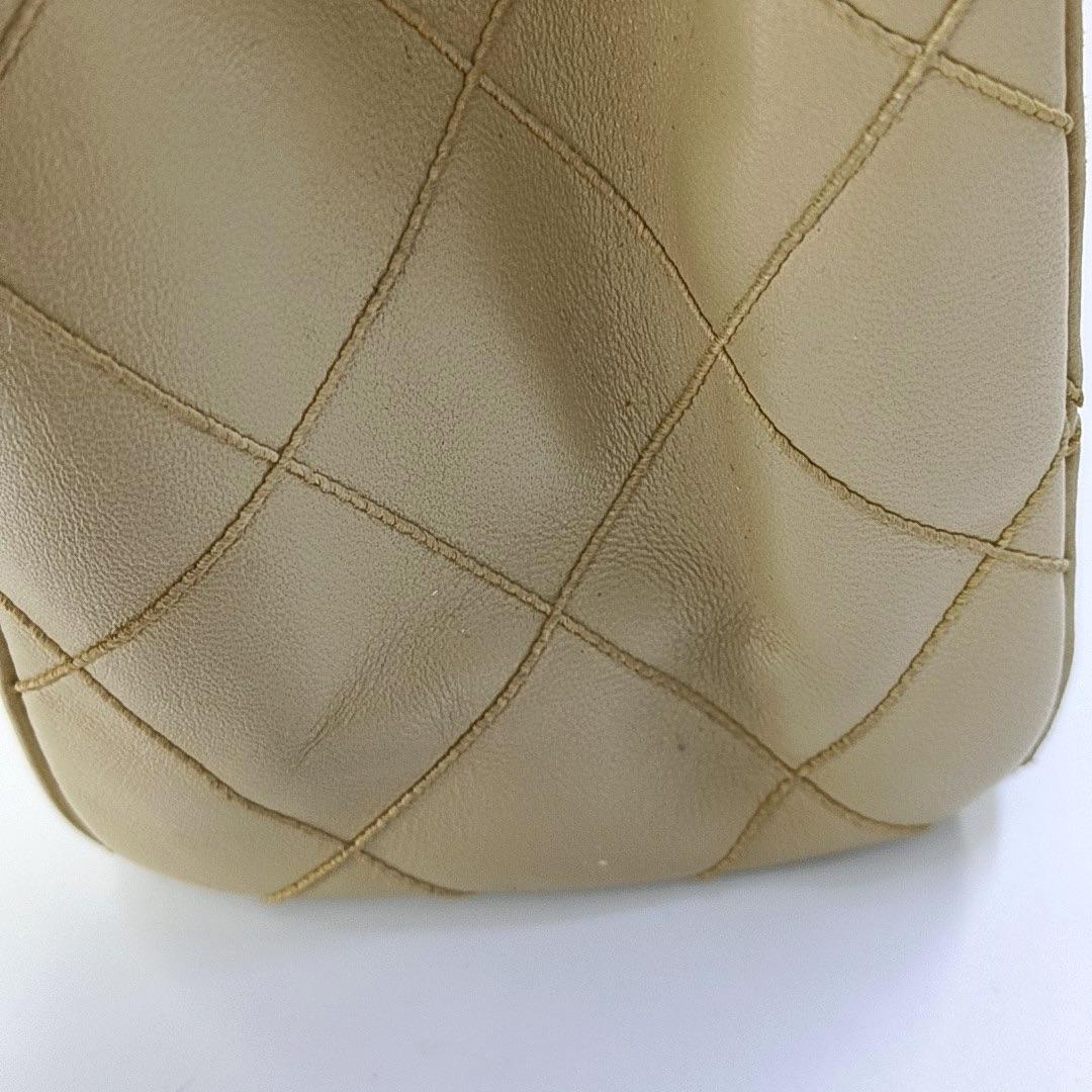 Chanel Vintage Top Handle Beige Lambskin Leather Handbag en vente 8