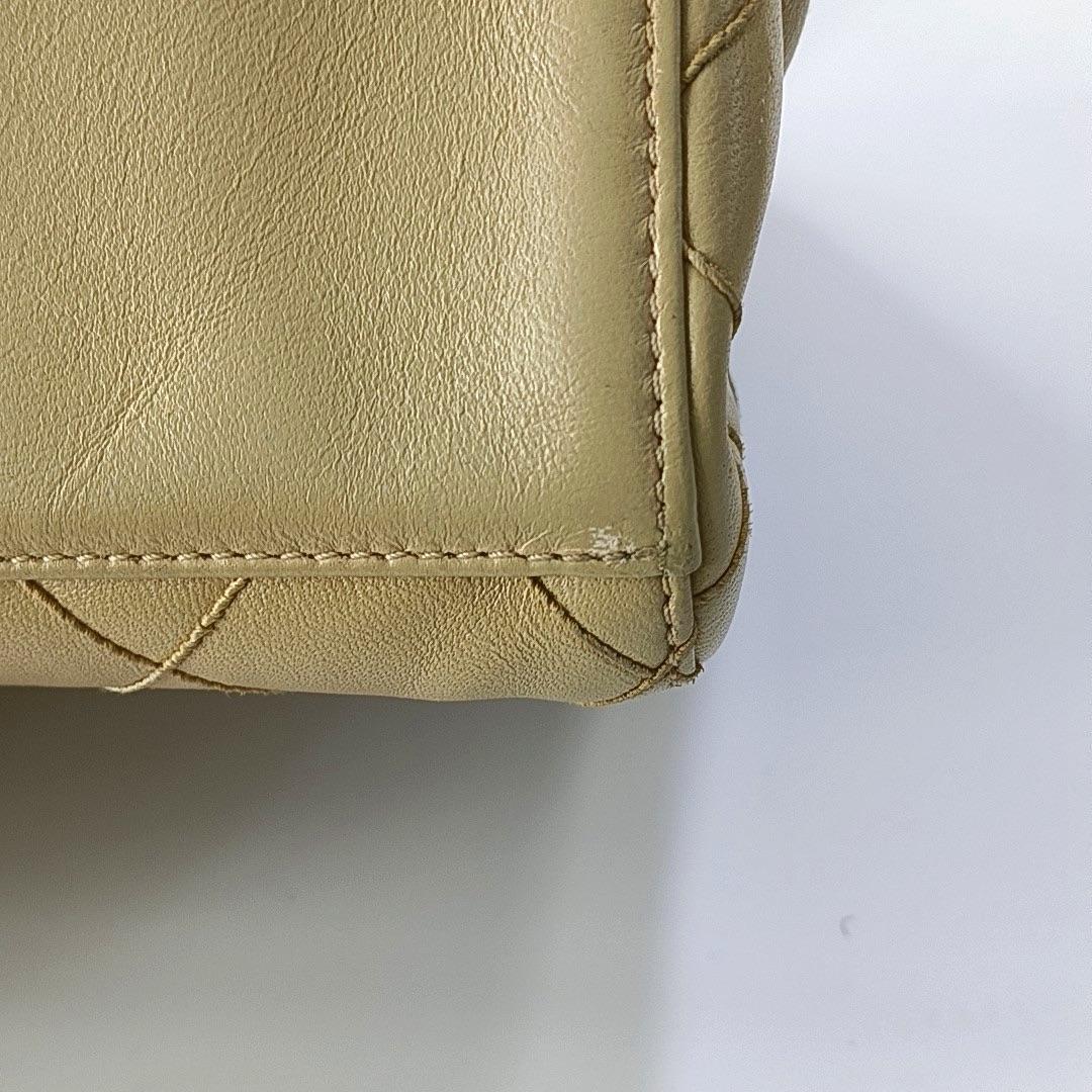 Chanel Vintage Top Handle Beige Lambskin Leather Handbag en vente 10