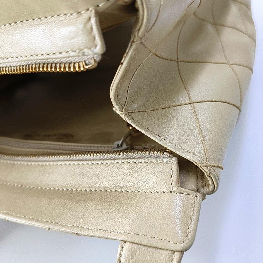 Chanel Vintage Top Handle Beige Lambskin Leather Handbag en vente 11