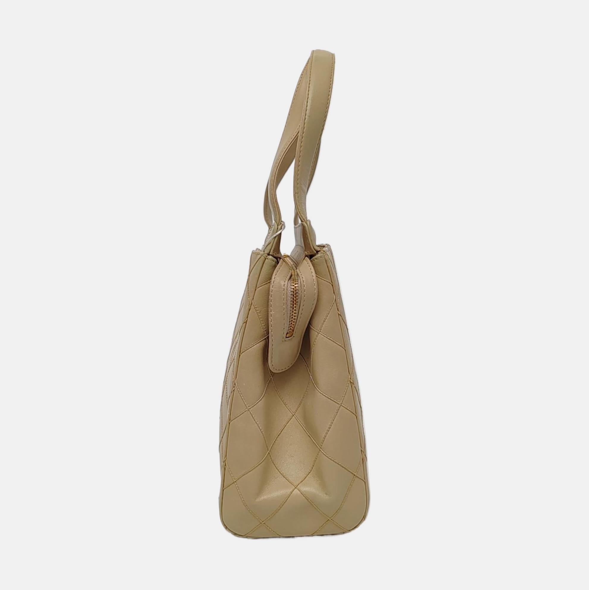 Chanel Vintage Top Handle Beige Lambskin Leather Handbag Bon état - En vente à AUBERVILLIERS, FR