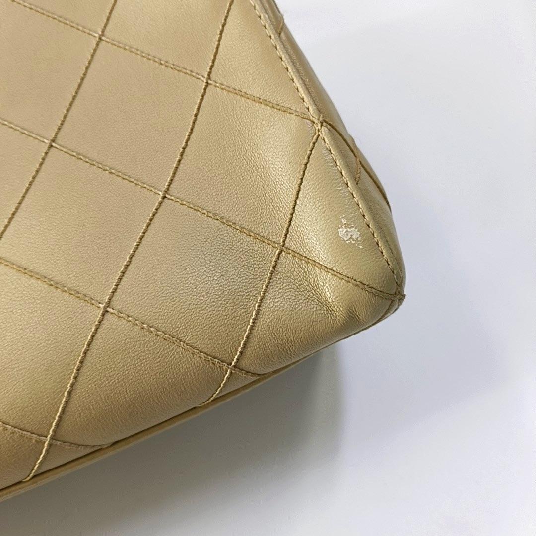 Chanel Vintage Top Handle Beige Lambskin Leather Handbag en vente 5