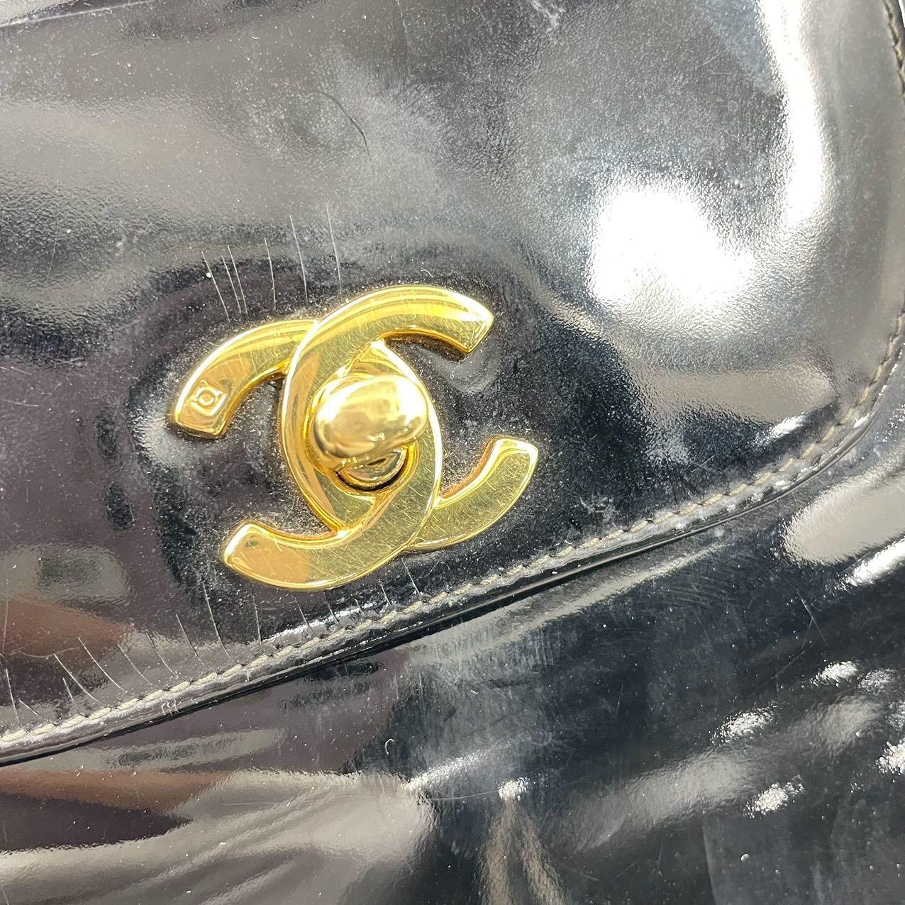 Chanel Vintage Bolso Kelly Solapa Asa Superior Negro Charol Oro 24k HW en venta 8