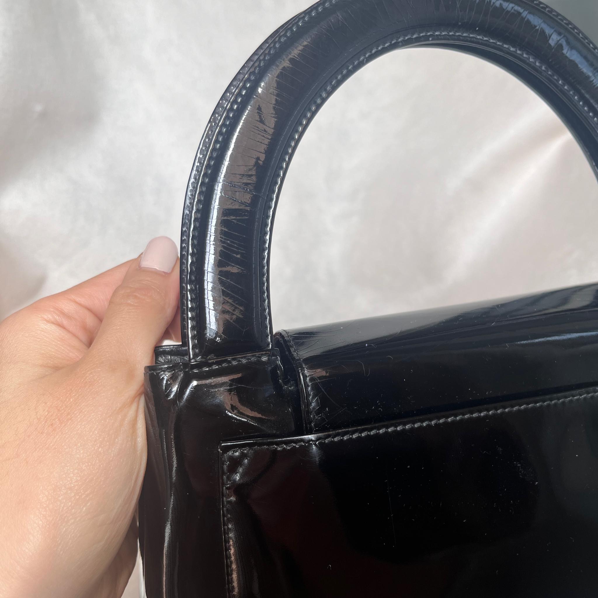 Chanel Vintage Bolso Kelly Solapa Asa Superior Negro Charol Oro 24k HW en venta 12
