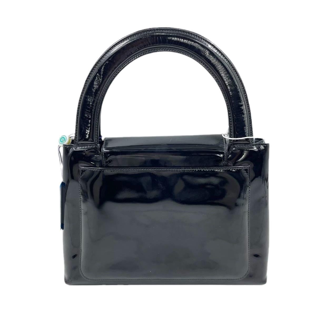 Chanel Vintage Top Handle Kelly Flap Bag Black Patent Leather 24k Gold HW In Good Condition For Sale In AUBERVILLIERS, FR