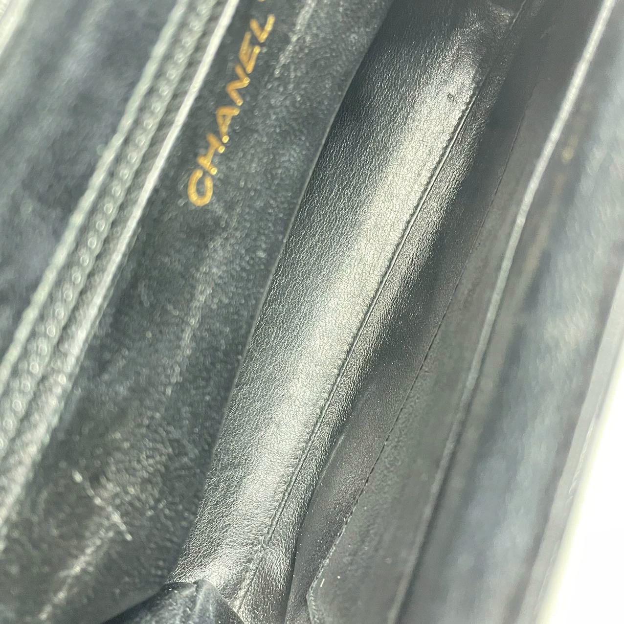 Chanel Vintage Bolso Kelly Solapa Asa Superior Negro Charol Oro 24k HW en venta 4