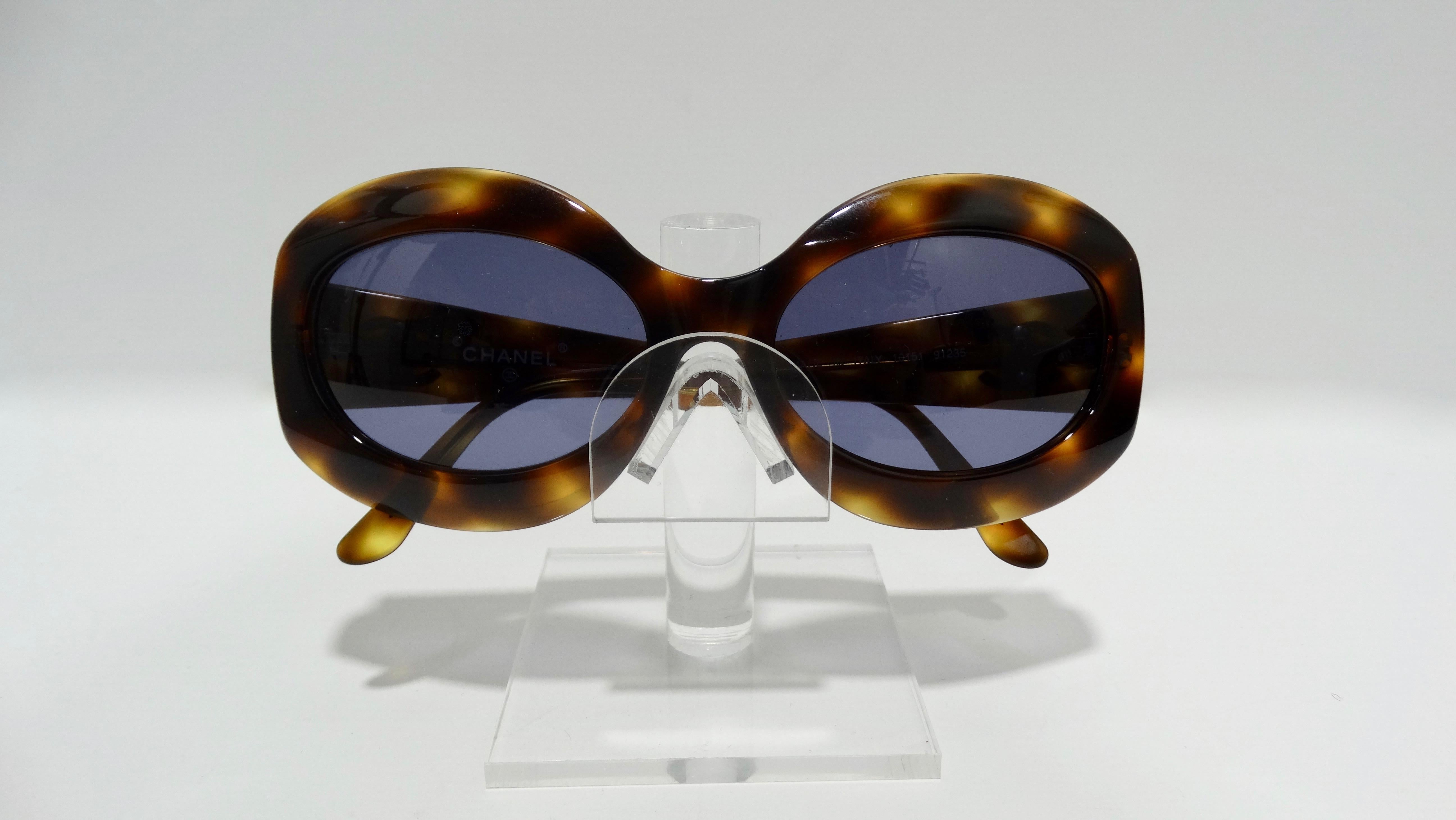 Chanel Vintage Tortoise Shell Sunglasses In Good Condition In Scottsdale, AZ