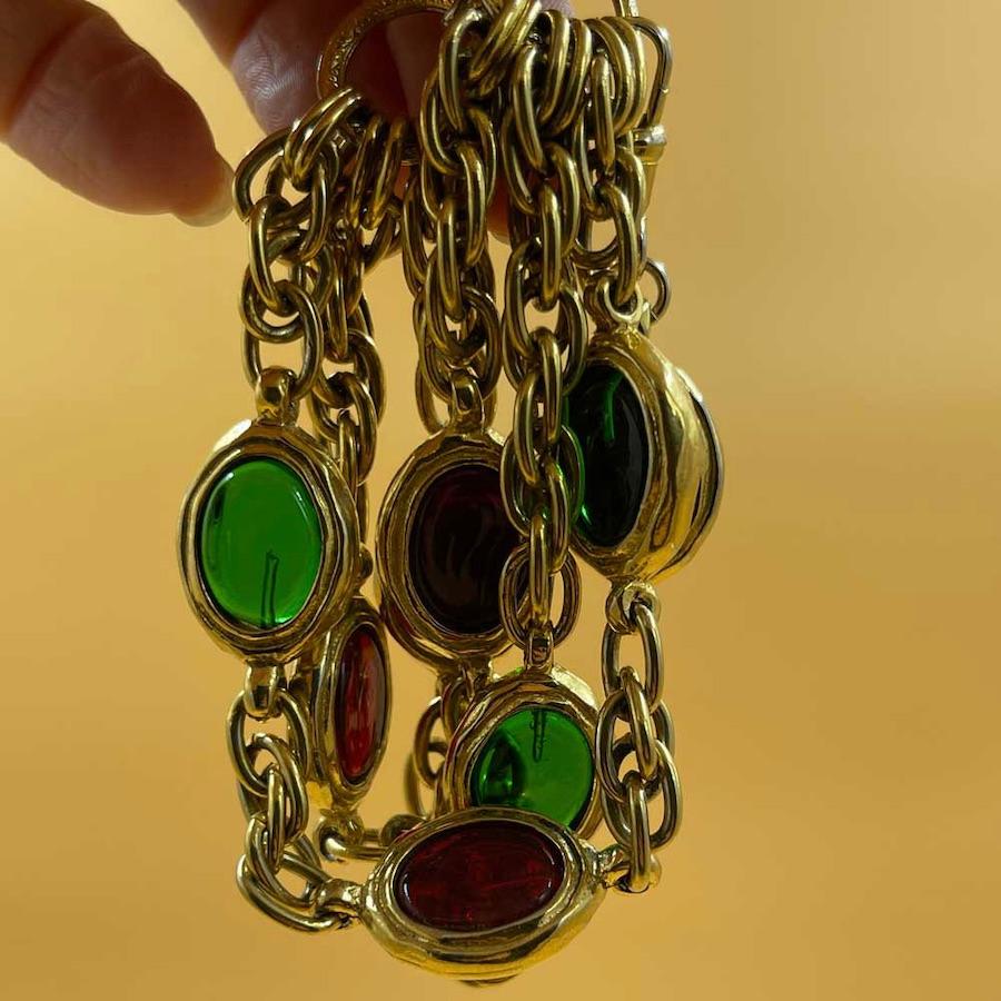 CHANEL Vintage Triple Row Bracelet in Gilt Metal and Colored Molten Glass.
In very good condition, few micro scratches. Made in France.
The stamp is present on the back of the bracelet.
Collection circa 1970.
Dimensions : length : 19 cm.

Will be