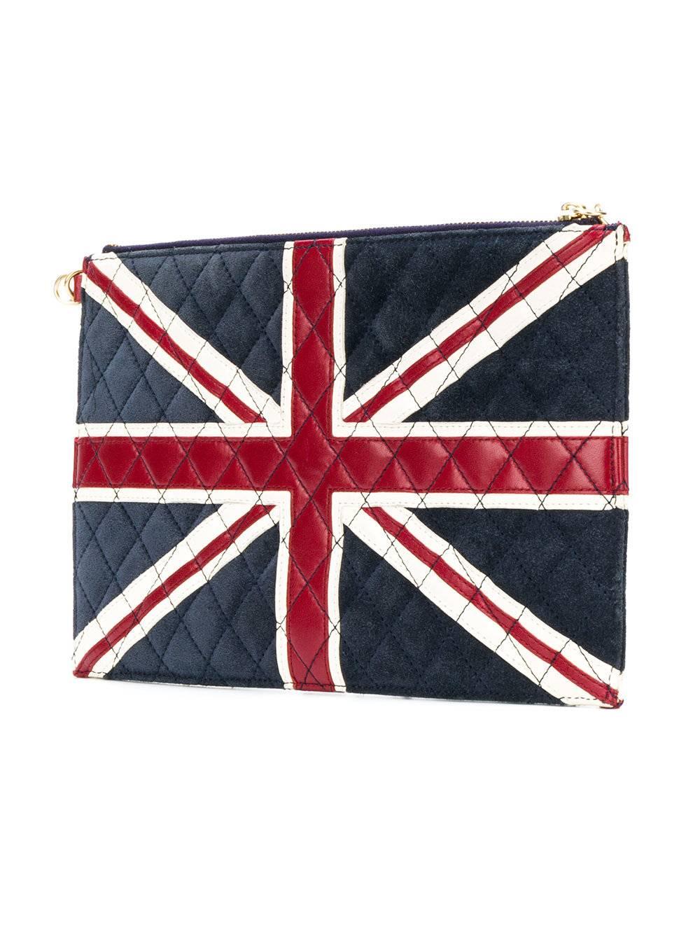 A vintage navy suede bag from Chanel Vintage featuring a Union Jack design, a signature logo to the front, a zip fastening, a chain strap and an interior pocket. 

Colour: Navy, red

Material: Suede

Measurements: W: 26cm, H: 17cm, handle drop: