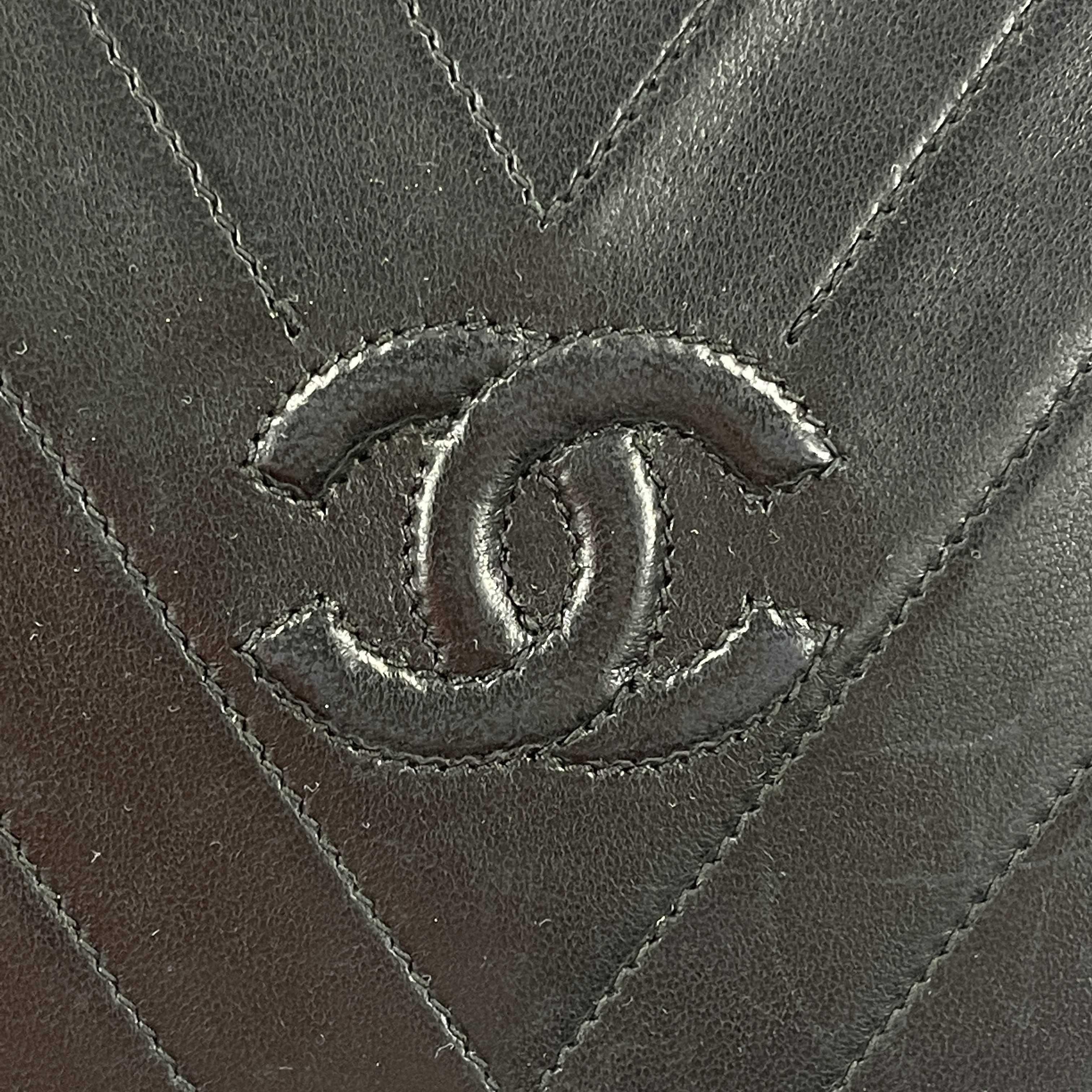 CHANEL Vintage V-Stitched Black CC Leather Box Shoulder Bag / Crossbody 4