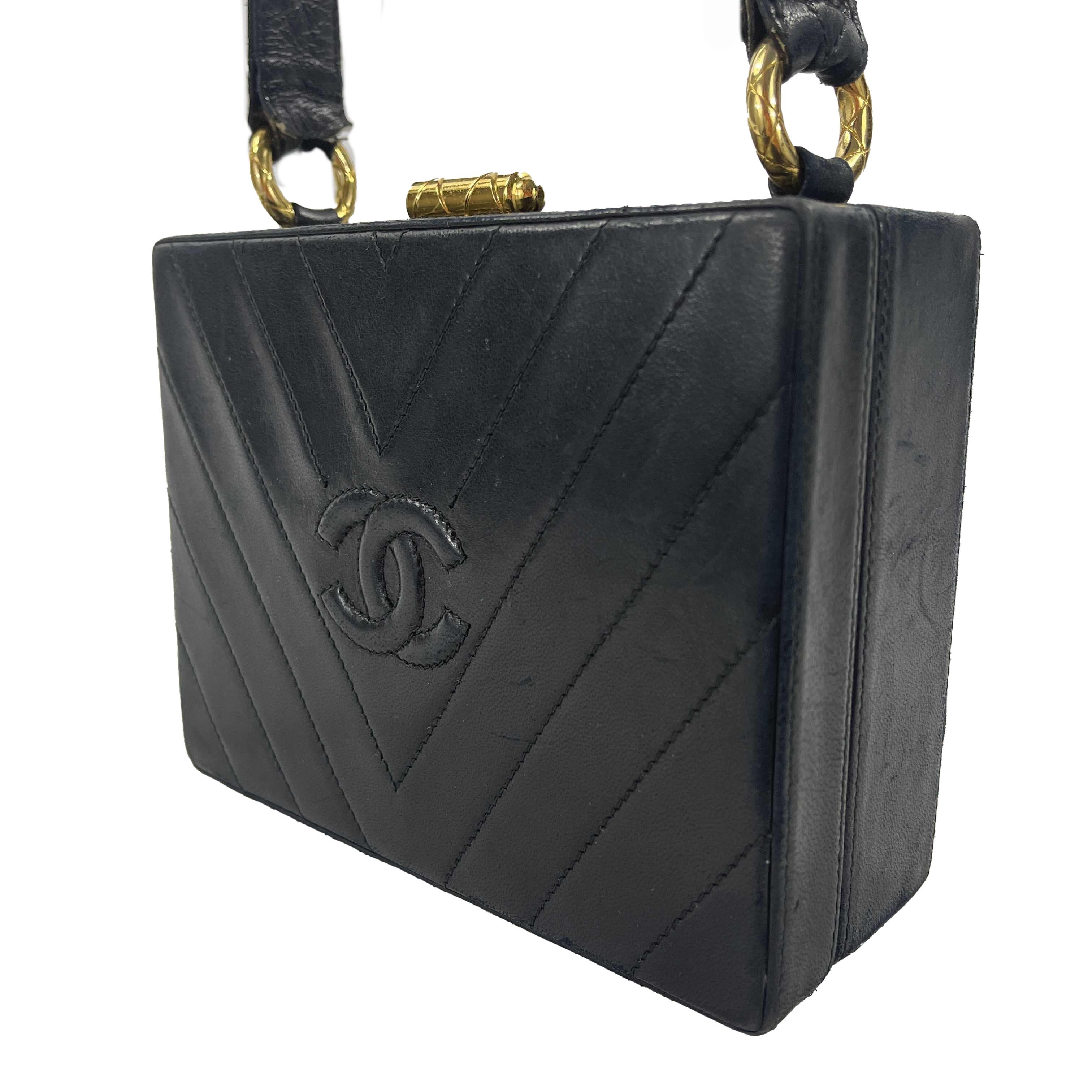 CHANEL Vintage V-Stitched Black CC Leather Box Shoulder Bag / Crossbody 6