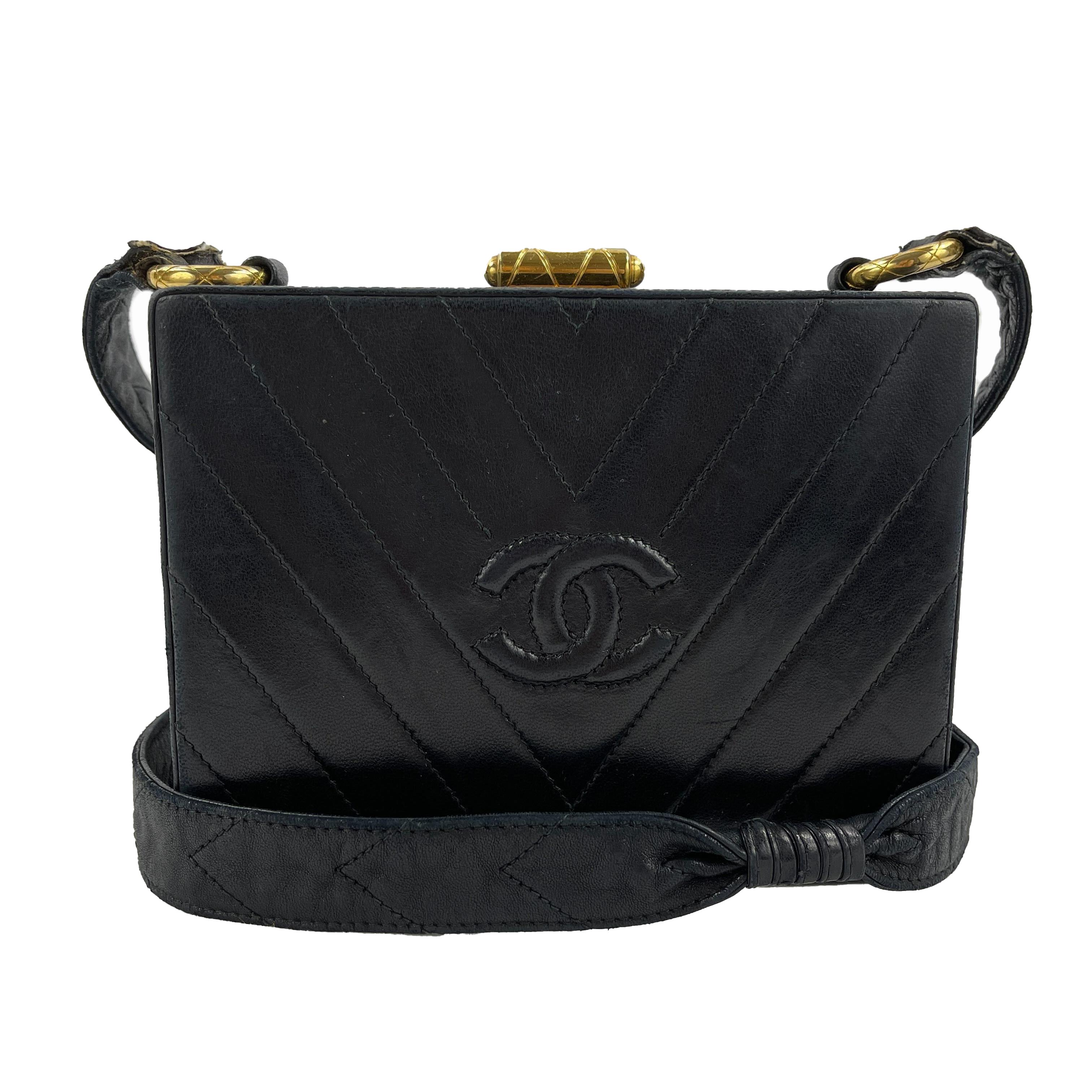 CHANEL Vintage V-Stitched Black CC Leather Box Shoulder Bag / Crossbody 2