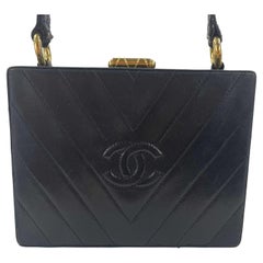 CHANEL Vintage V-Stitched Black CC Leather Box Shoulder Bag / Crossbody