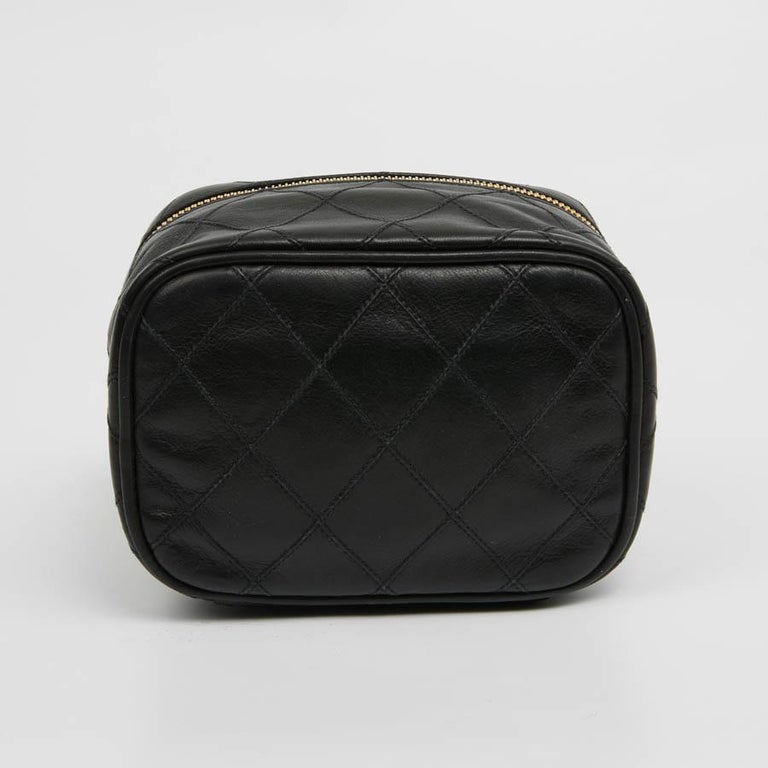 Chanel '18 Black Caviar Leather Curvy Classic Pouch Cosmetic Bag For Sale  at 1stDibs