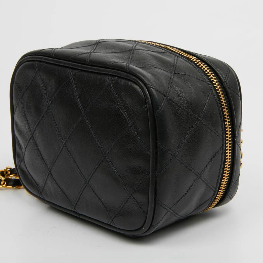 CHANEL Vintage Vanity Case Black Leather Bag In Good Condition In Paris, FR
