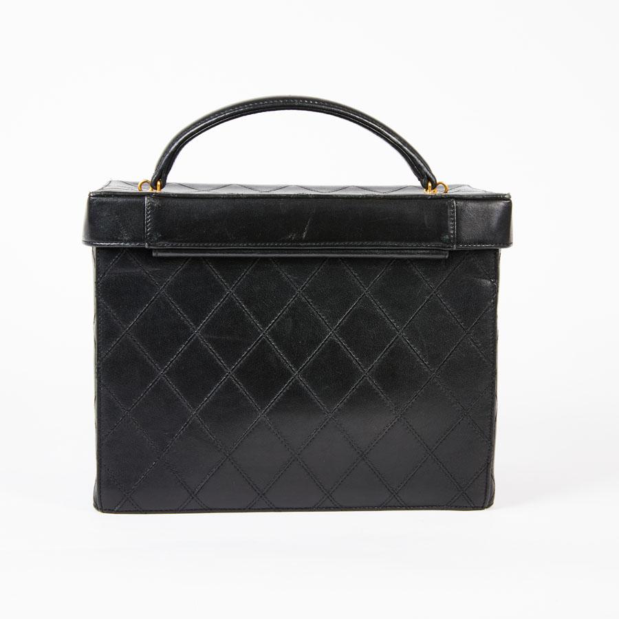 CHANEL Vintage Vanity Case in Black Smooth Quilted Lambskin Leather In Excellent Condition In Paris, FR