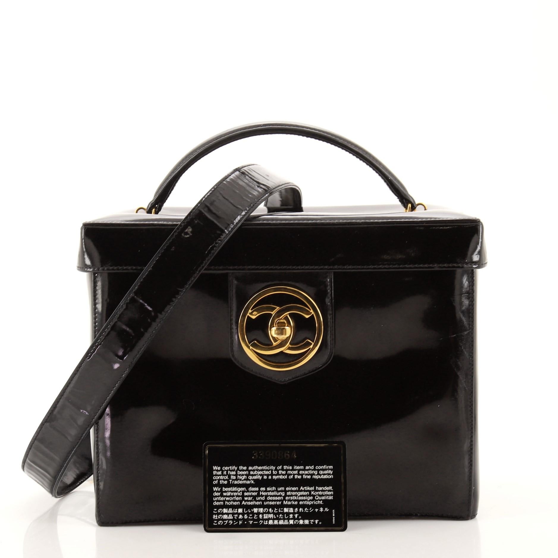Condition: Damaged. Heavy loss of luster on top flap and base. Moderate scuffs, marks and wear on exterior, discoloration, scuffs and indentations in interior, scratches and discoloration on hardware.
Accessories: With Strap
Measurements: Handle