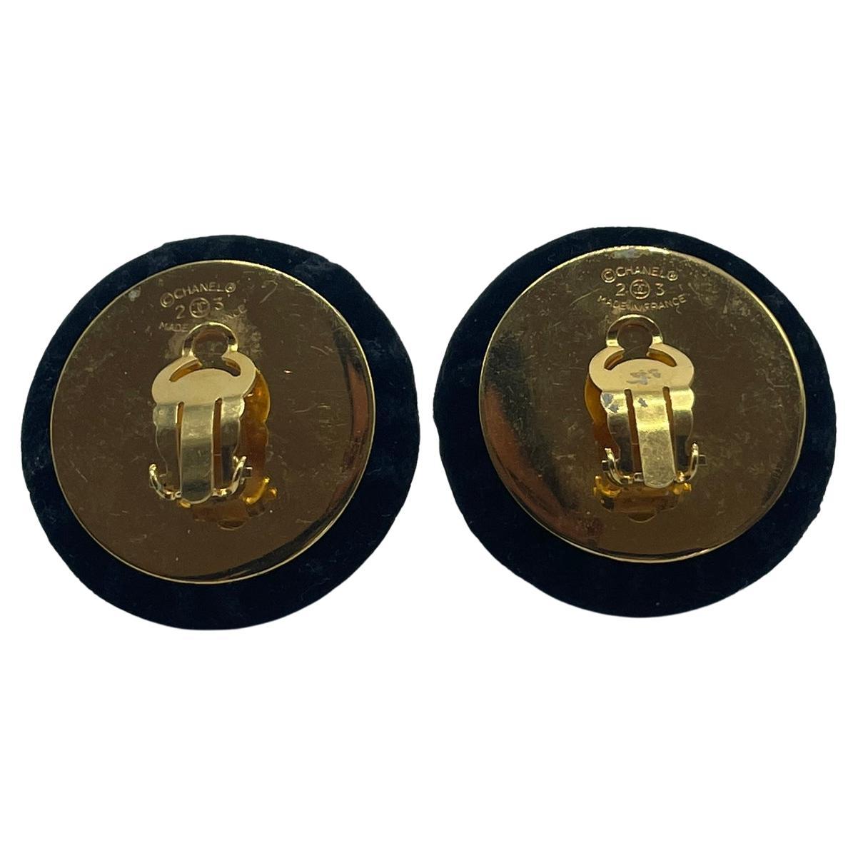 Chanel Vintage Velvet Clip-On Earrings In Good Condition For Sale In Palm Beach, FL