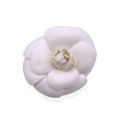 Chanel Vintage Brosche/Anstecknadel aus weißem Segeltuch mit Kamelienblume und Kamelien
