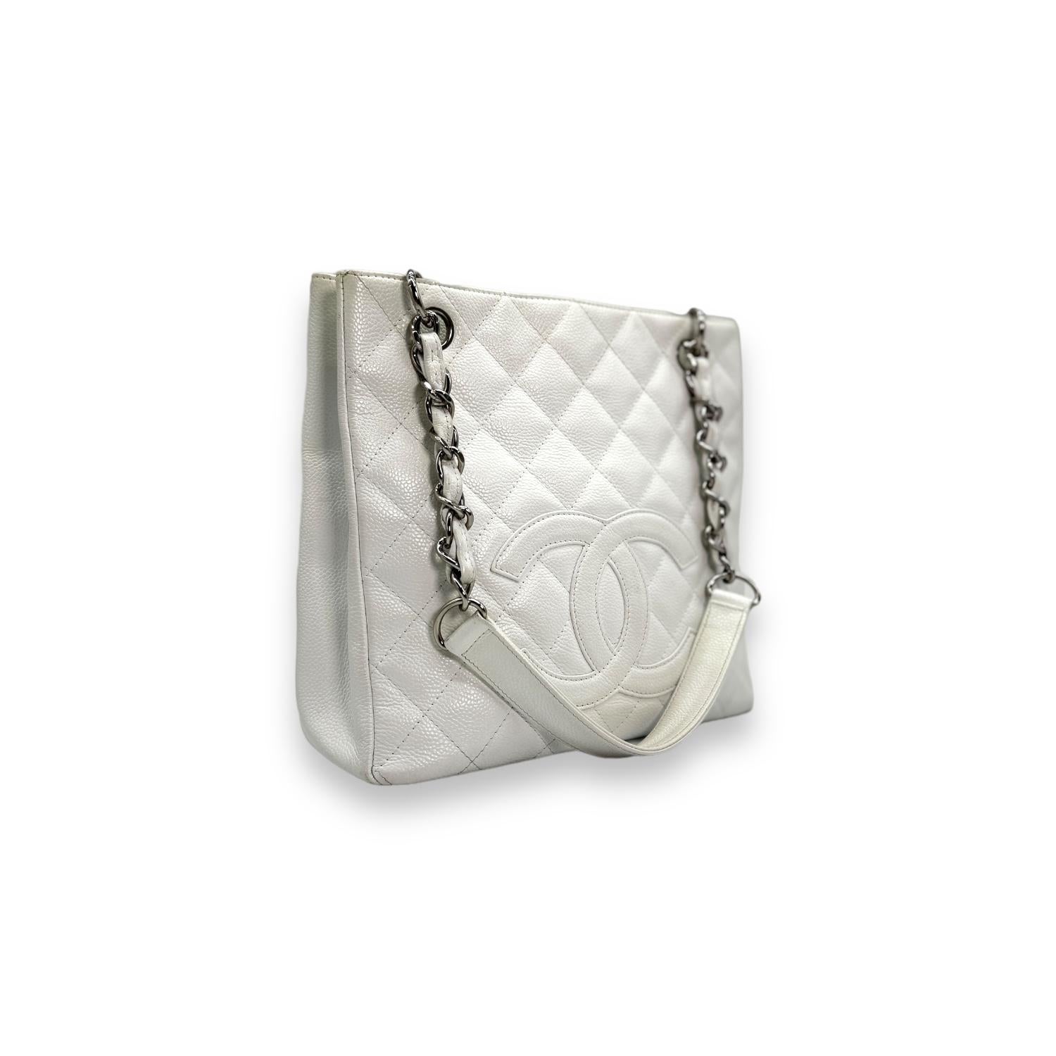 Chanel Vintage White Caviar Petite Shopping Tote PST In Good Condition For Sale In Scottsdale, AZ