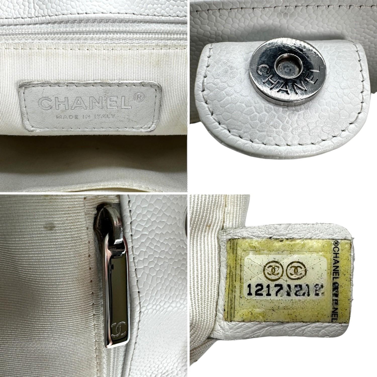 Chanel Vintage Weiße kleine Vintage-Einkaufstasche in Kaviar PST im Angebot 4