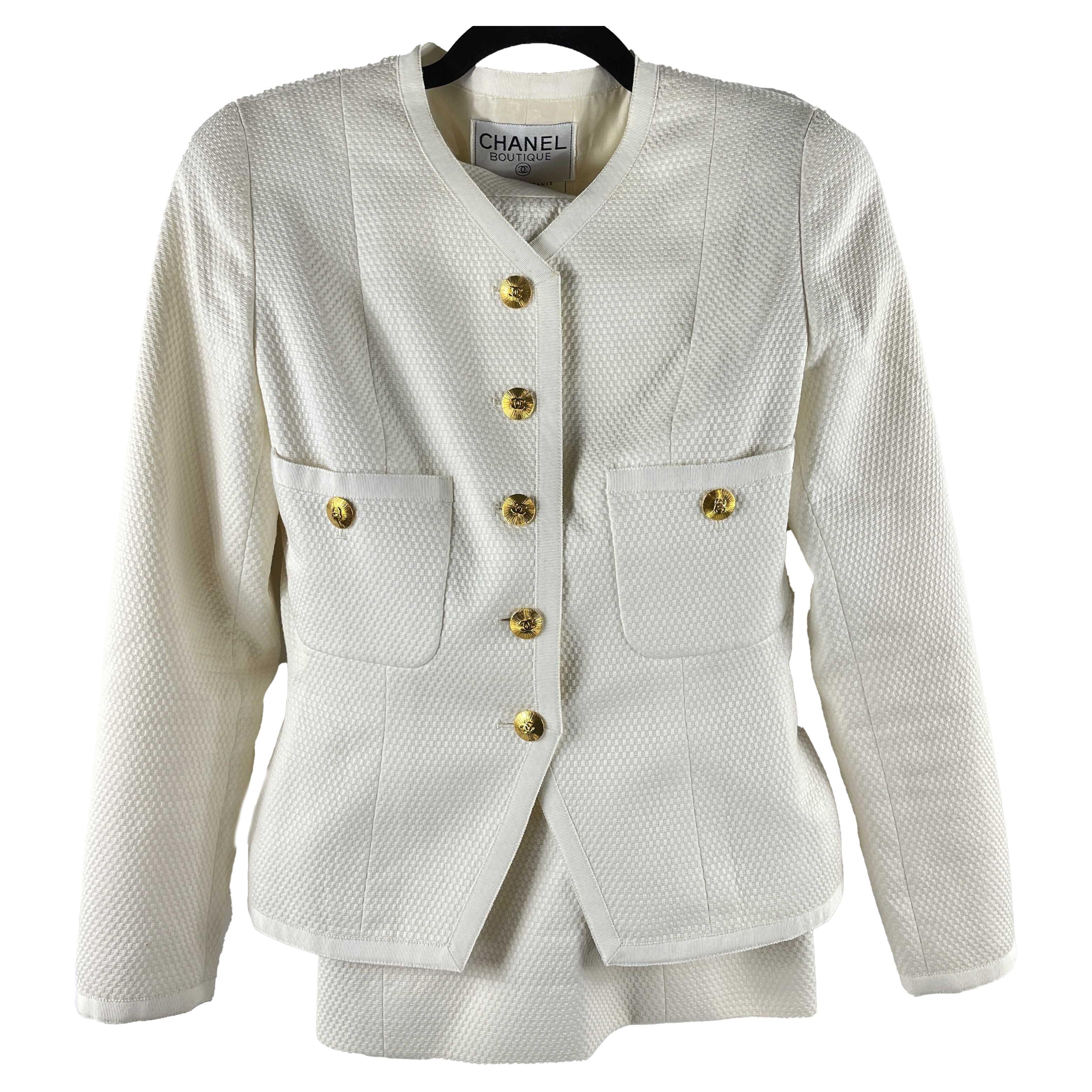 CHANEL- Vintage White CC Suit Jacket and Skirt Set Size 38 US 6 80s 90s at  1stDibs