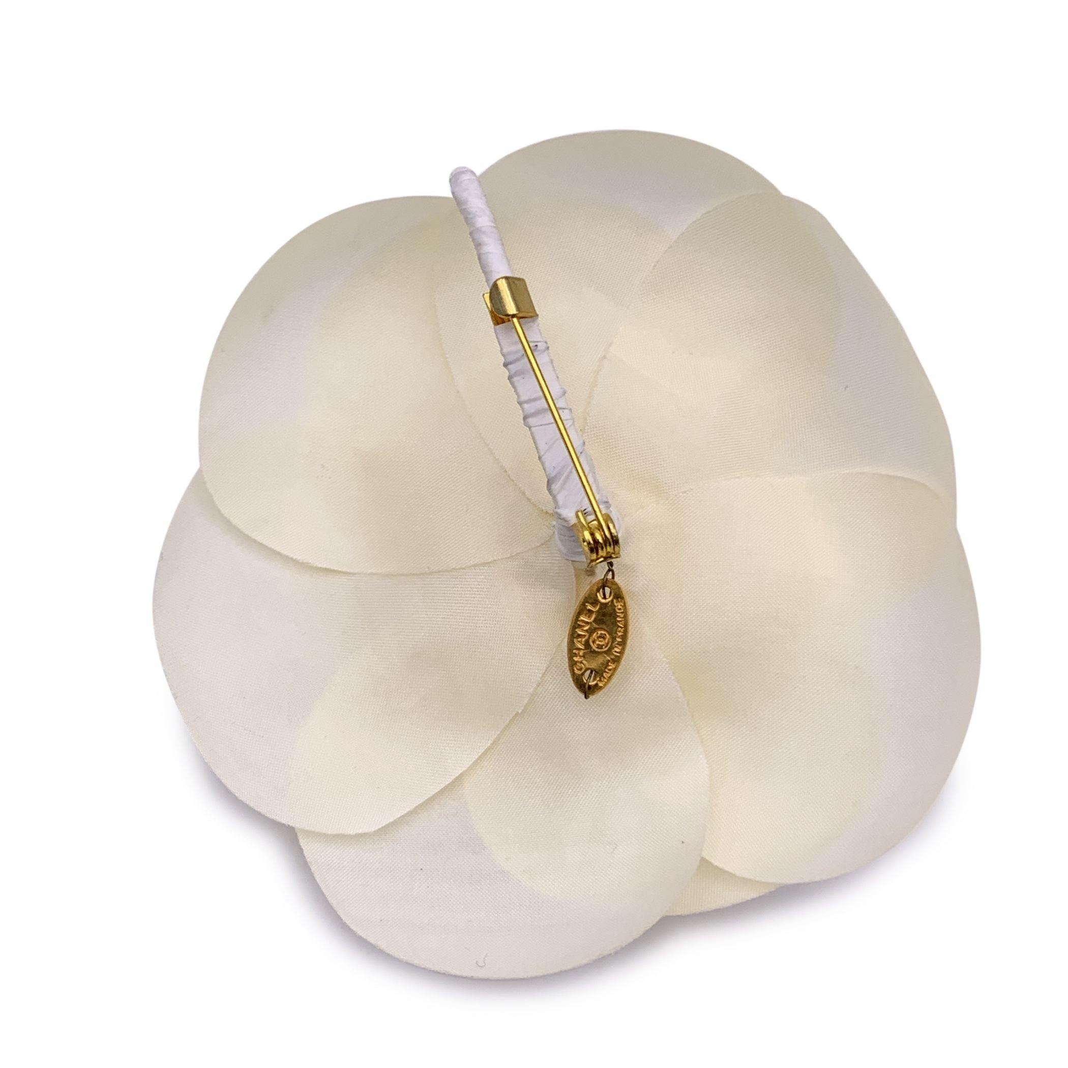 Women's Chanel Vintage White Fabric Camelia Flower Camellia Brooch Pin