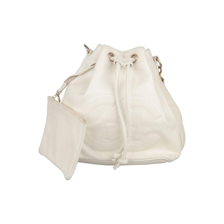 CHANEL Vintage White Leather DRAWSTRING BAG with CC LOGO For Sale at
