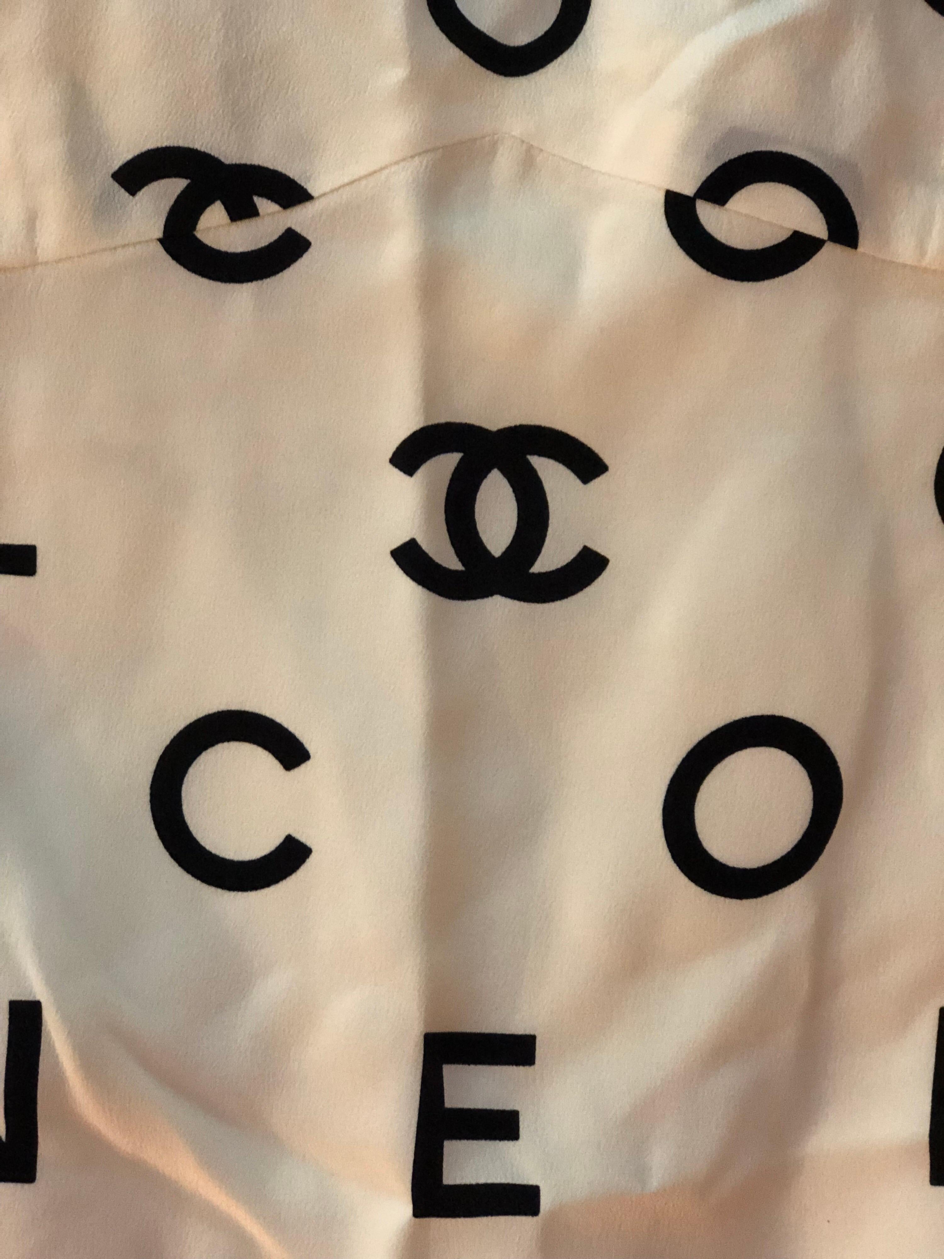 White and black CC logo camisole dress from Chanel Vintage featuring spaghetti straps, a v-neck, an all over logo print, a straight hem and a short length.

ABOUT CHANEL

Founded by Gabrielle 'Coco' Chanel in 1909 and led by Karl Lagerfeld since the