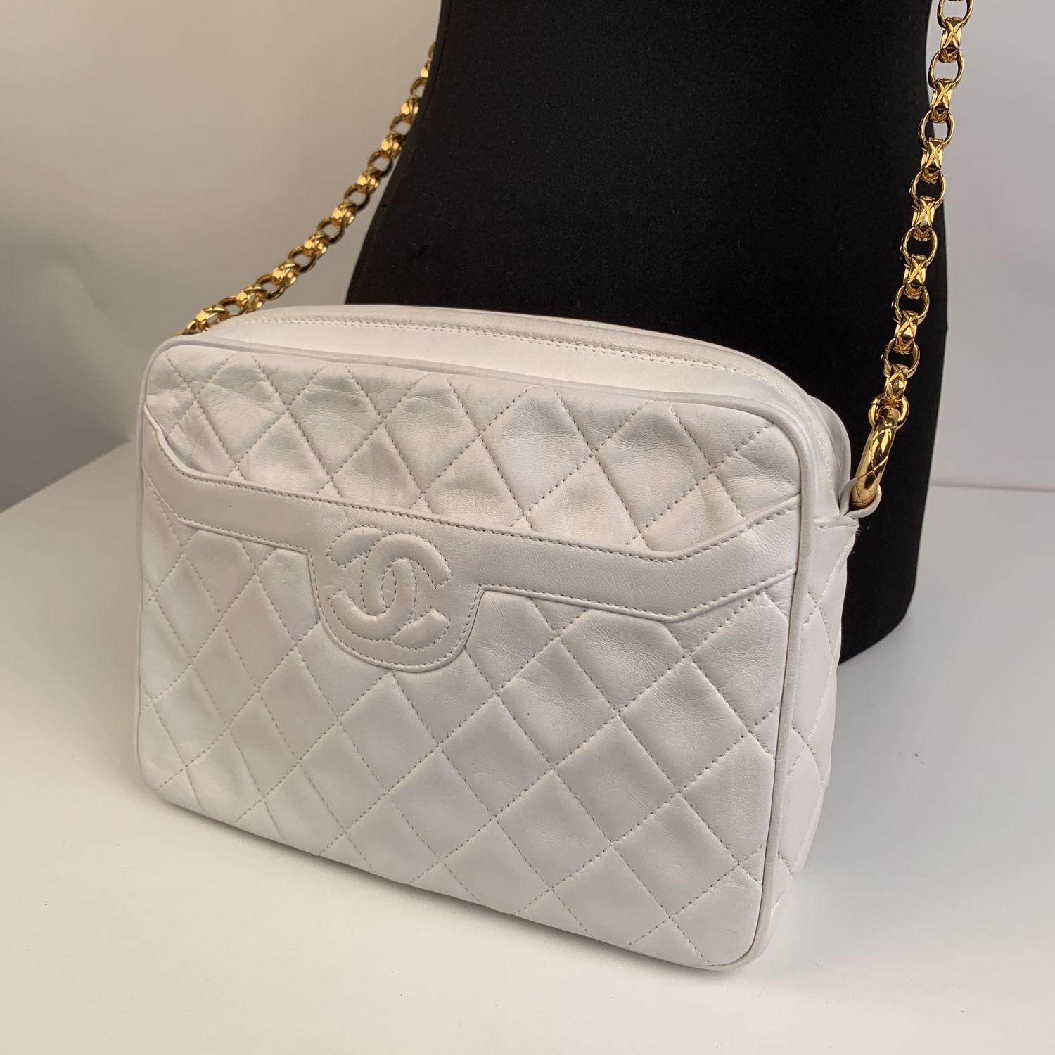 Chanel Vintage White Quilted Leather CC Stitch Camera Bag In Excellent Condition In Rome, Rome