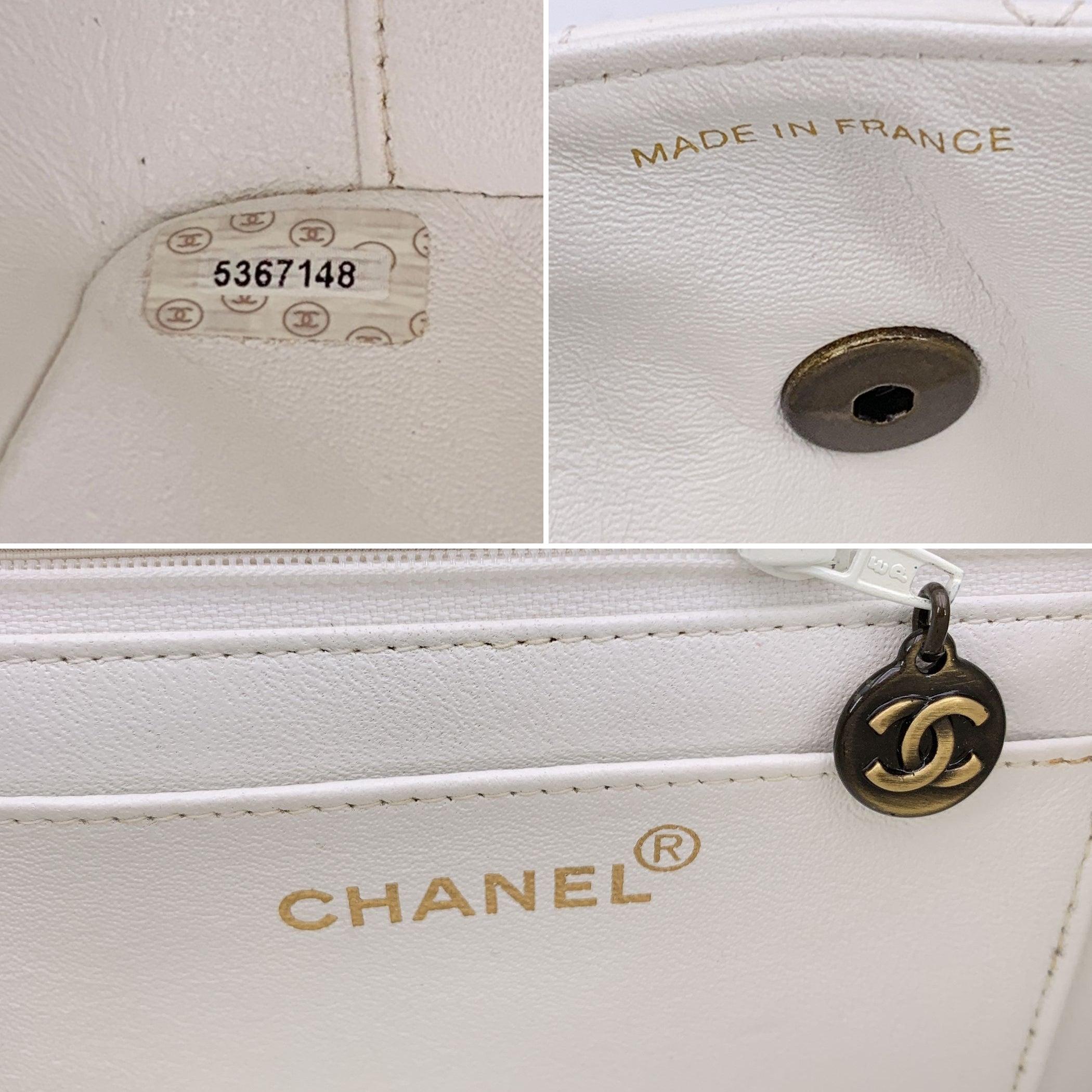 Mini sac à bandoulière Kelly vintage en cuir matelassé blanc Chanel Pour femmes en vente