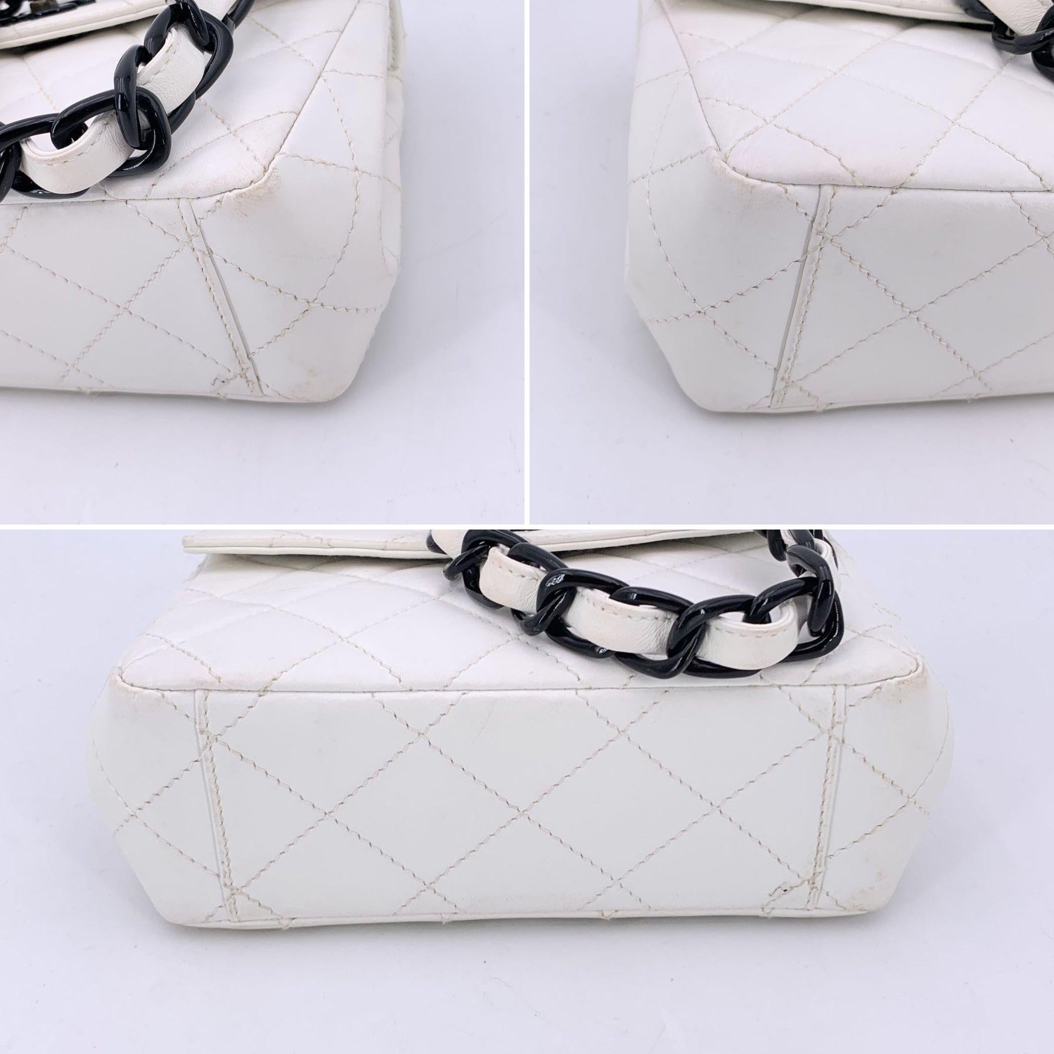 Mini sac à bandoulière Kelly vintage en cuir matelassé blanc Chanel en vente 1