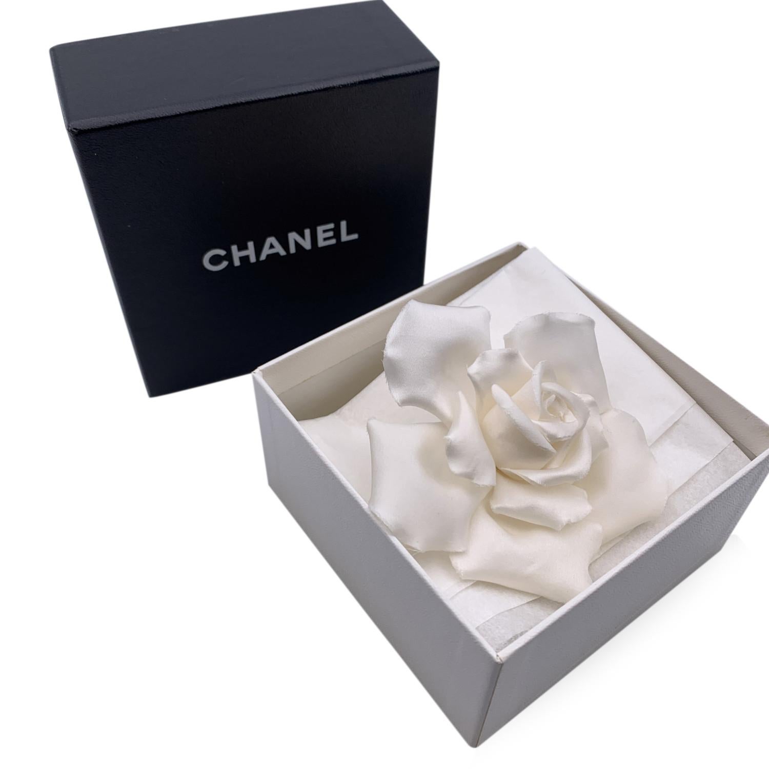 Chanel Vintage White Silk Satin Rose Camellia Flower Pin Brooch In Excellent Condition In Rome, Rome