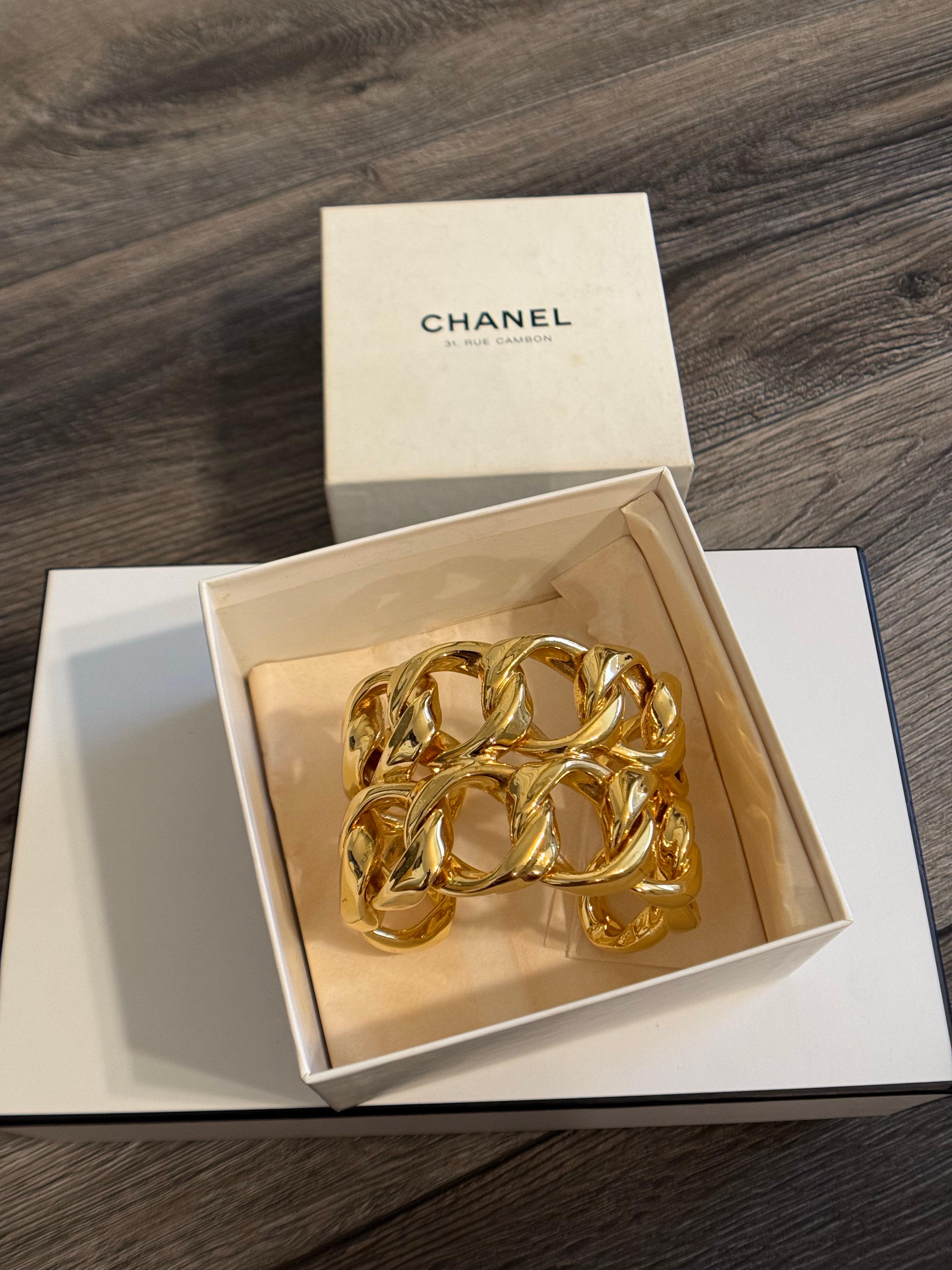 Bracciale Chanel vintage a maglie larghe in oro A Link in vendita 6