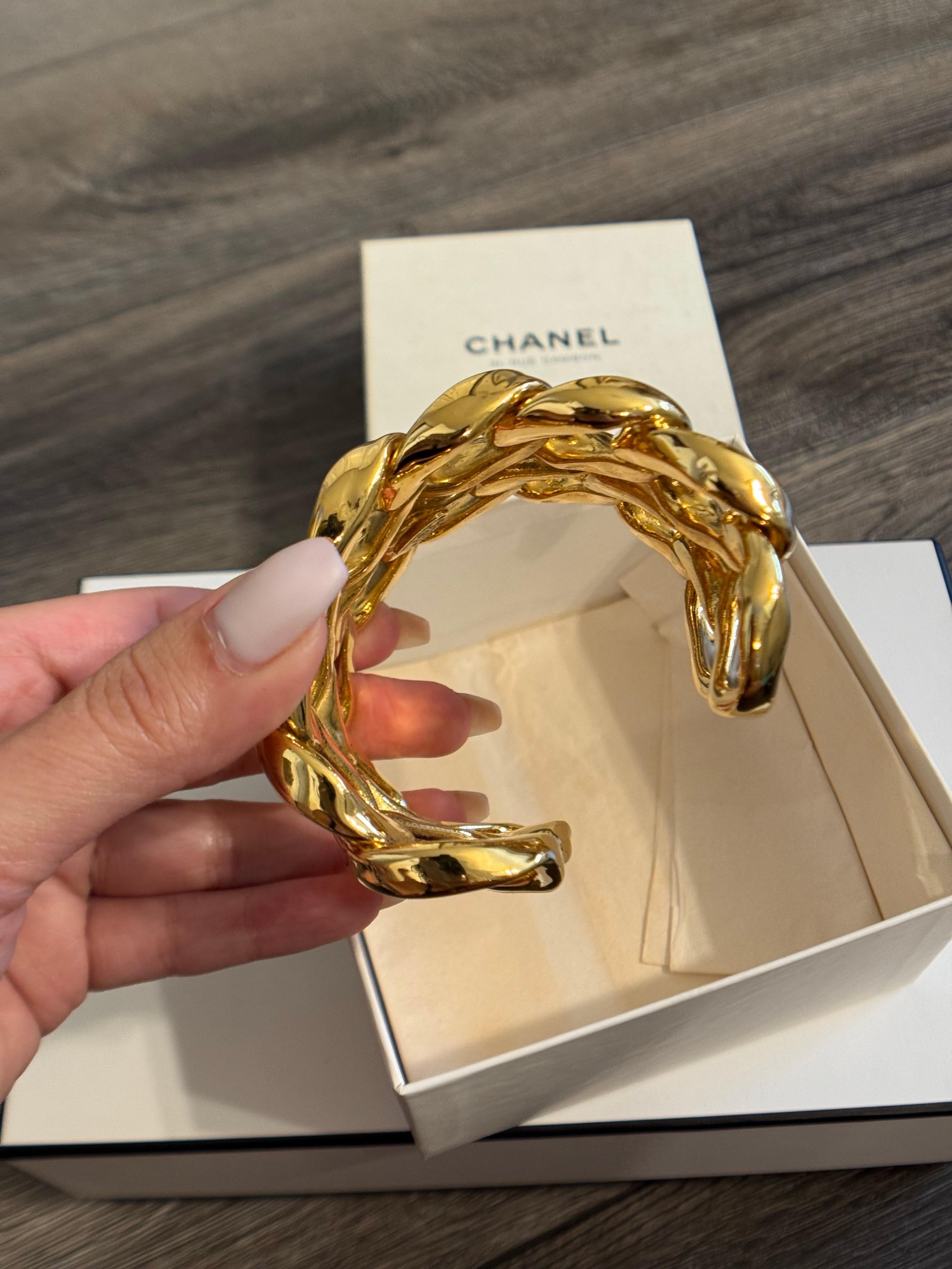 Bracciale Chanel vintage a maglie larghe in oro A Link in vendita 5