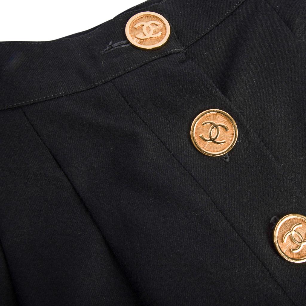 Guaranteed authentic Chanel sensational vintage black high waisted pants.
Double pleated with 3 large gold toned sunburst CC buttons.
10.75