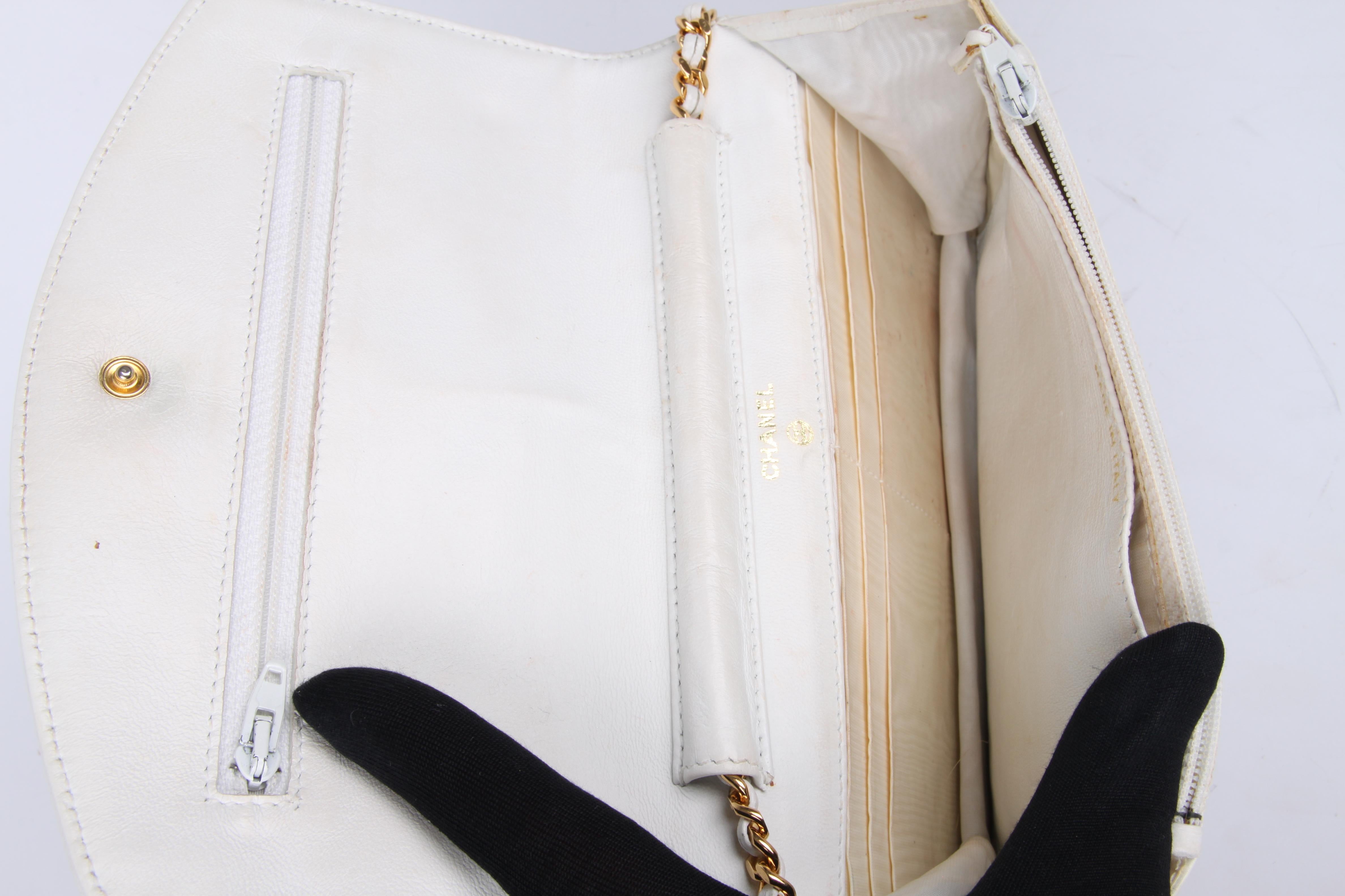 Chanel Vintage WOC Wallet on Chain - white/gold In Good Condition For Sale In Baarn, NL