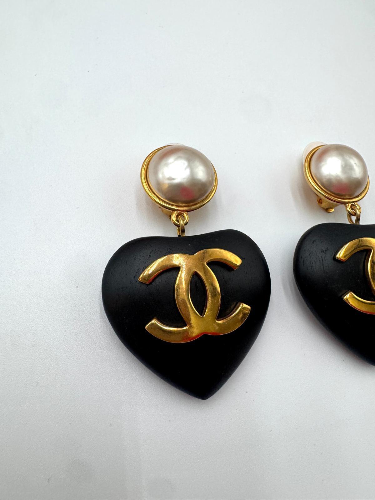 Chanel Vintage Wooden Heart Earrings In Good Condition For Sale In San Francisco, CA