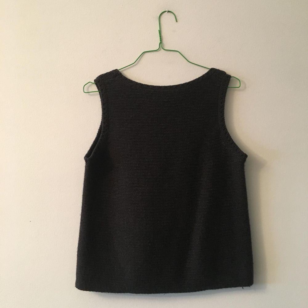 Chanel Vintage Wool Knitwear in Grey

Chanel vest. Gray color with white line as a detail. In wool, silk and cashmere. Size 40. Measures 35cm shoulders, 47cm bust, 56cm long. Excellent condition, no defects to report.

General information:
Designer: