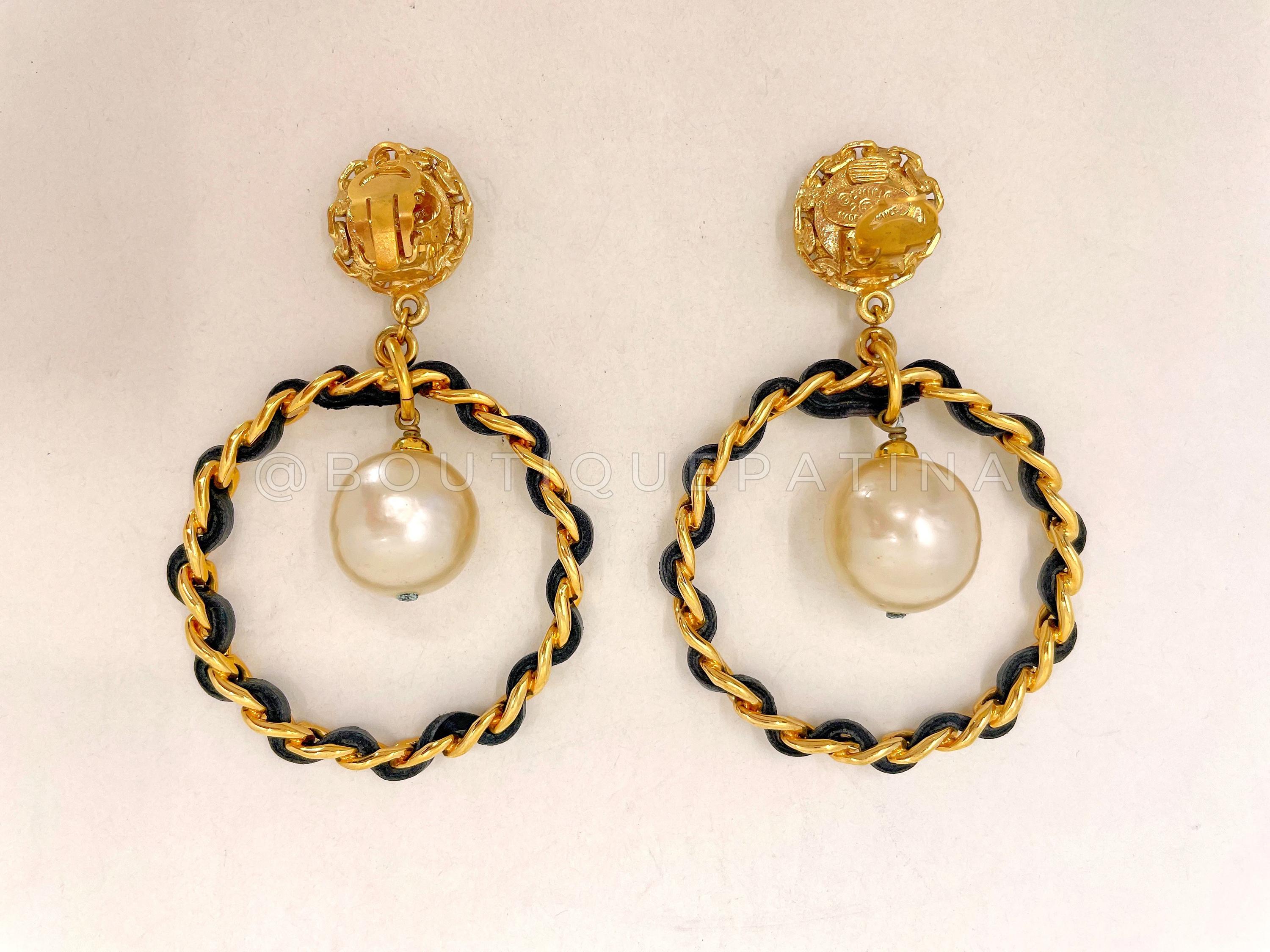 Store item: 65928
Chanel Vintage Woven Chain Collection 27 Pearl Drop Hoop Earrings

Condition: Excellent
For 19 years, Boutique Patina has specialized in sourcing and curating the best condition vintage leather treasures by searching closets around