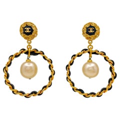 Chanel Vintage Woven Chain Collection 27 Pearl Drop Hoop Ears 65928